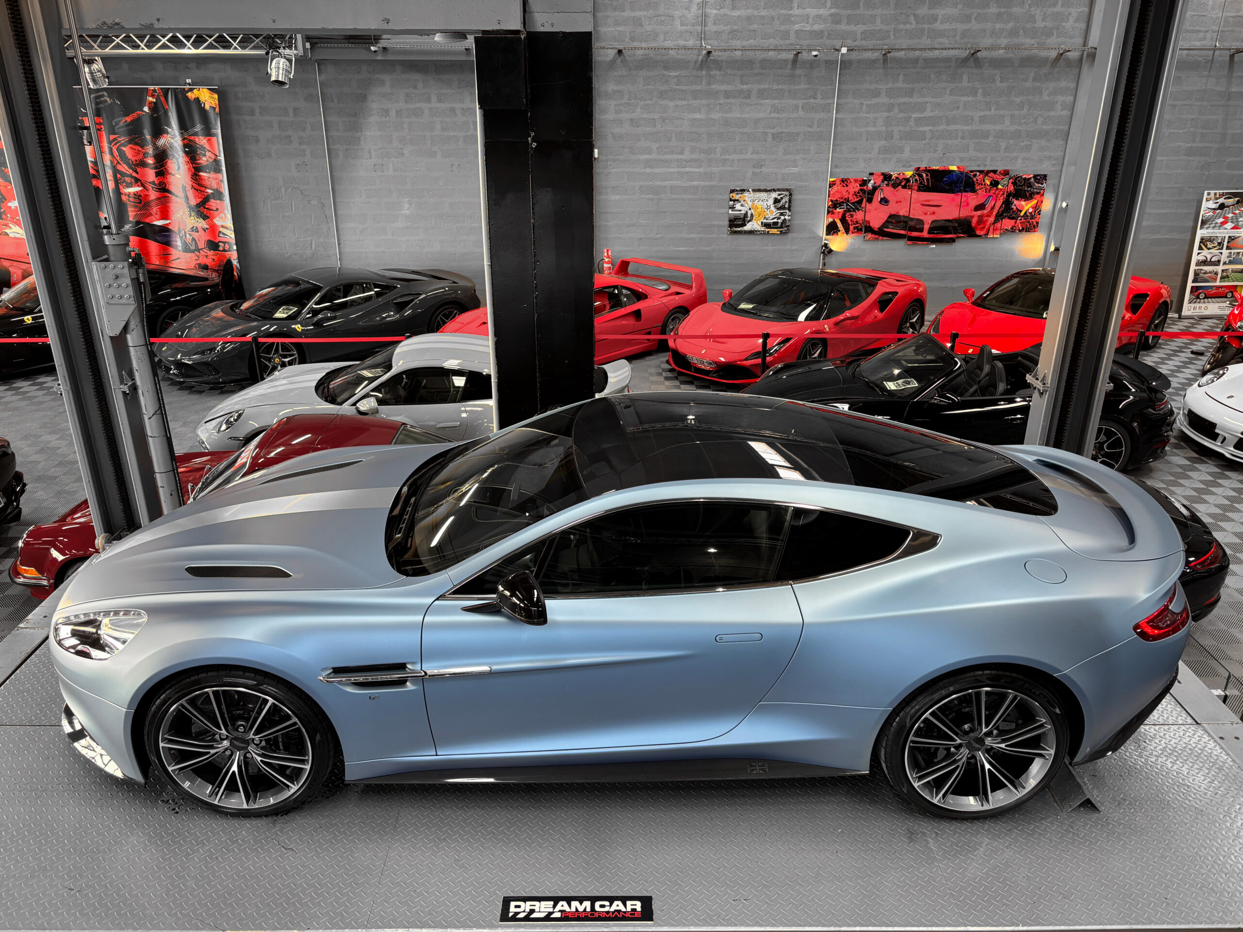 ASTON MARTIN VANQUISH V12 – carbone – bang & olufsen – Image 2