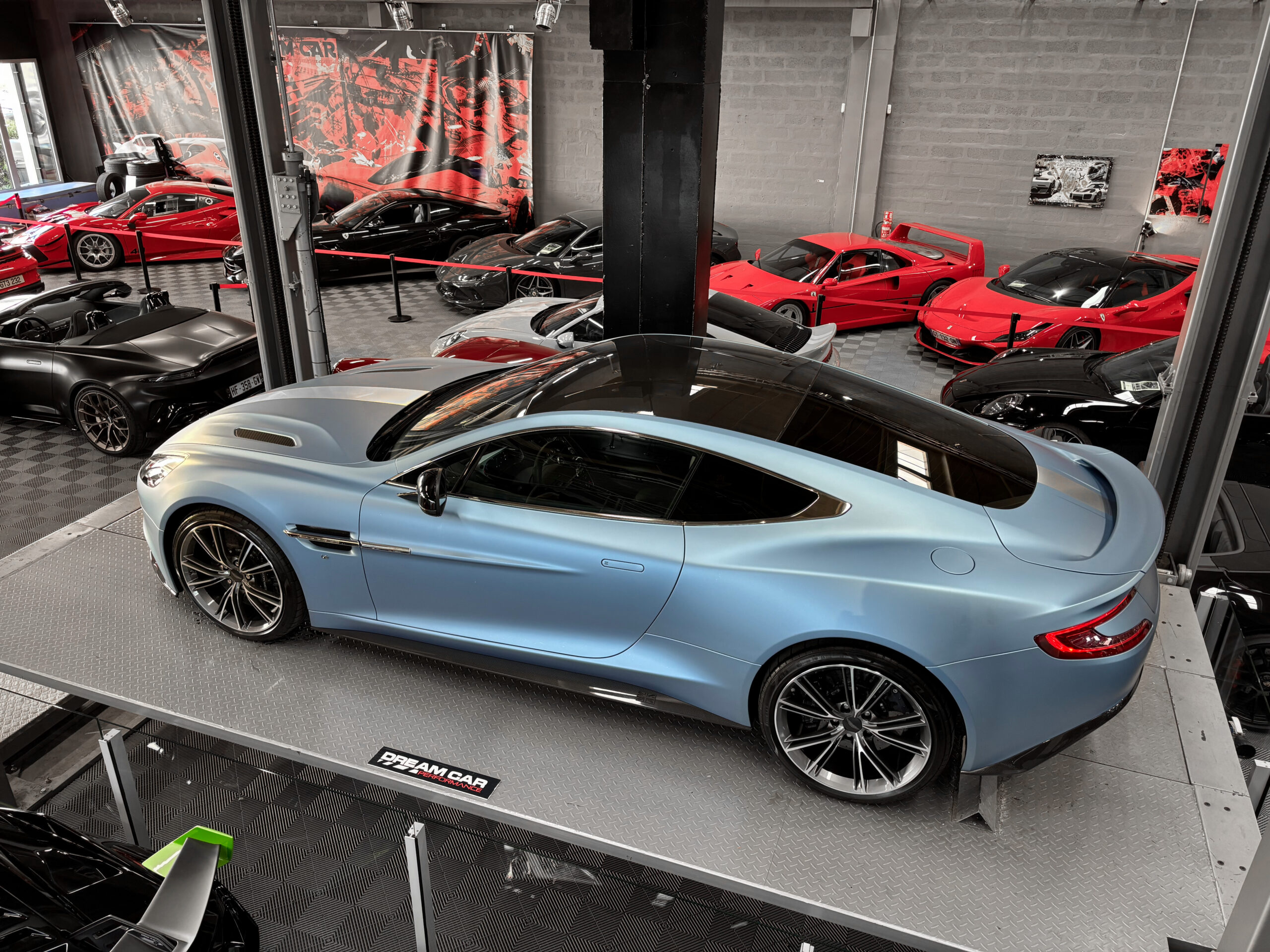 ASTON MARTIN VANQUISH V12 – carbone – bang & olufsen – Image 3