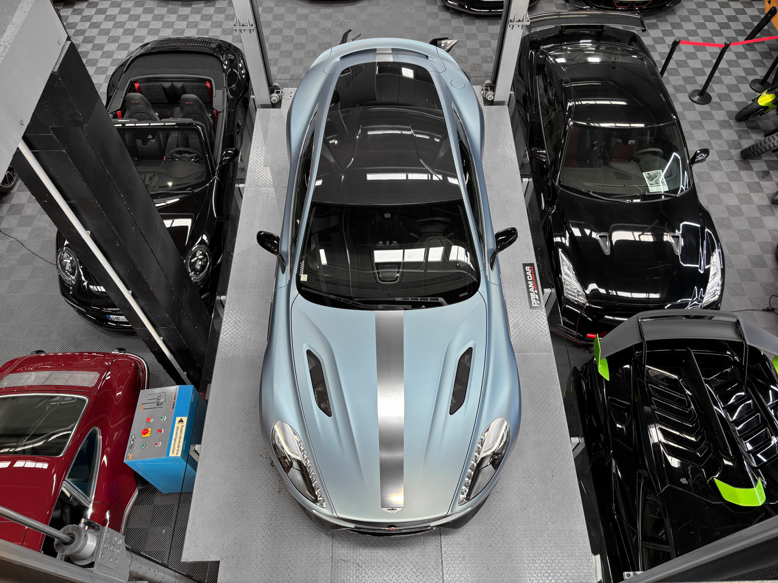 ASTON MARTIN VANQUISH V12 – carbone – bang & olufsen – Image 7