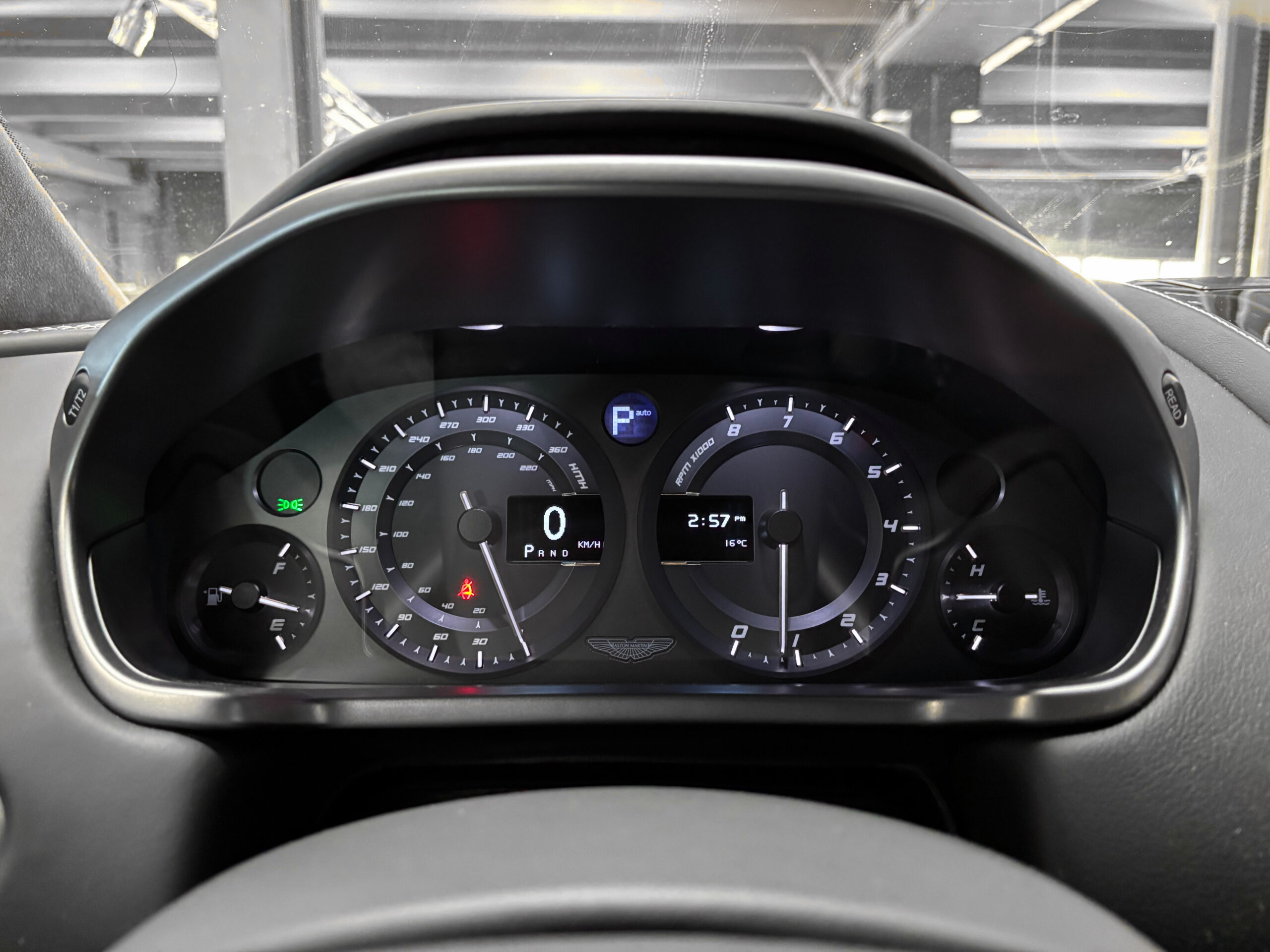 ASTON MARTIN VANQUISH V12 – carbone – bang & olufsen – Image 31