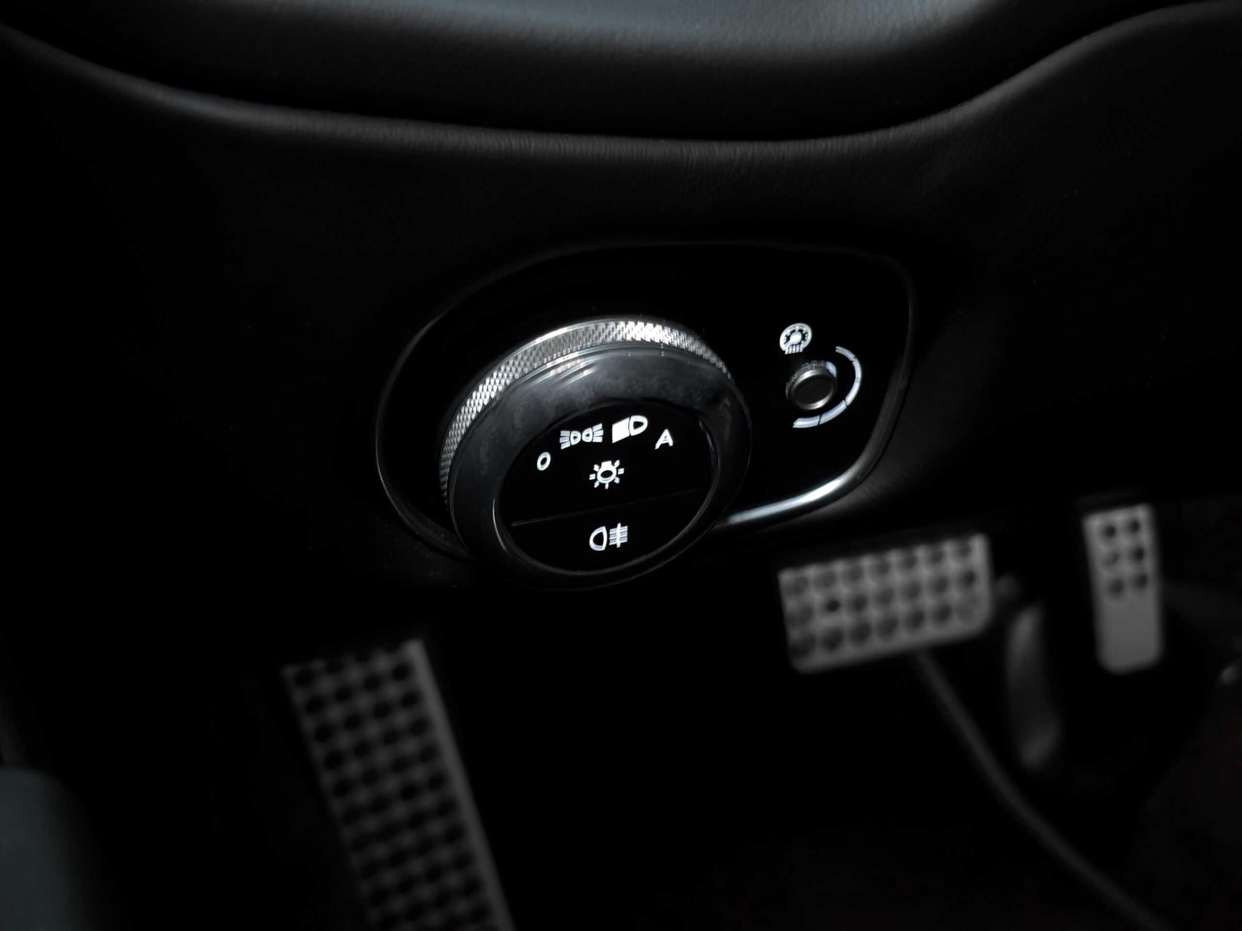 ASTON MARTIN VANQUISH V12 – carbone – bang & olufsen – Image 39