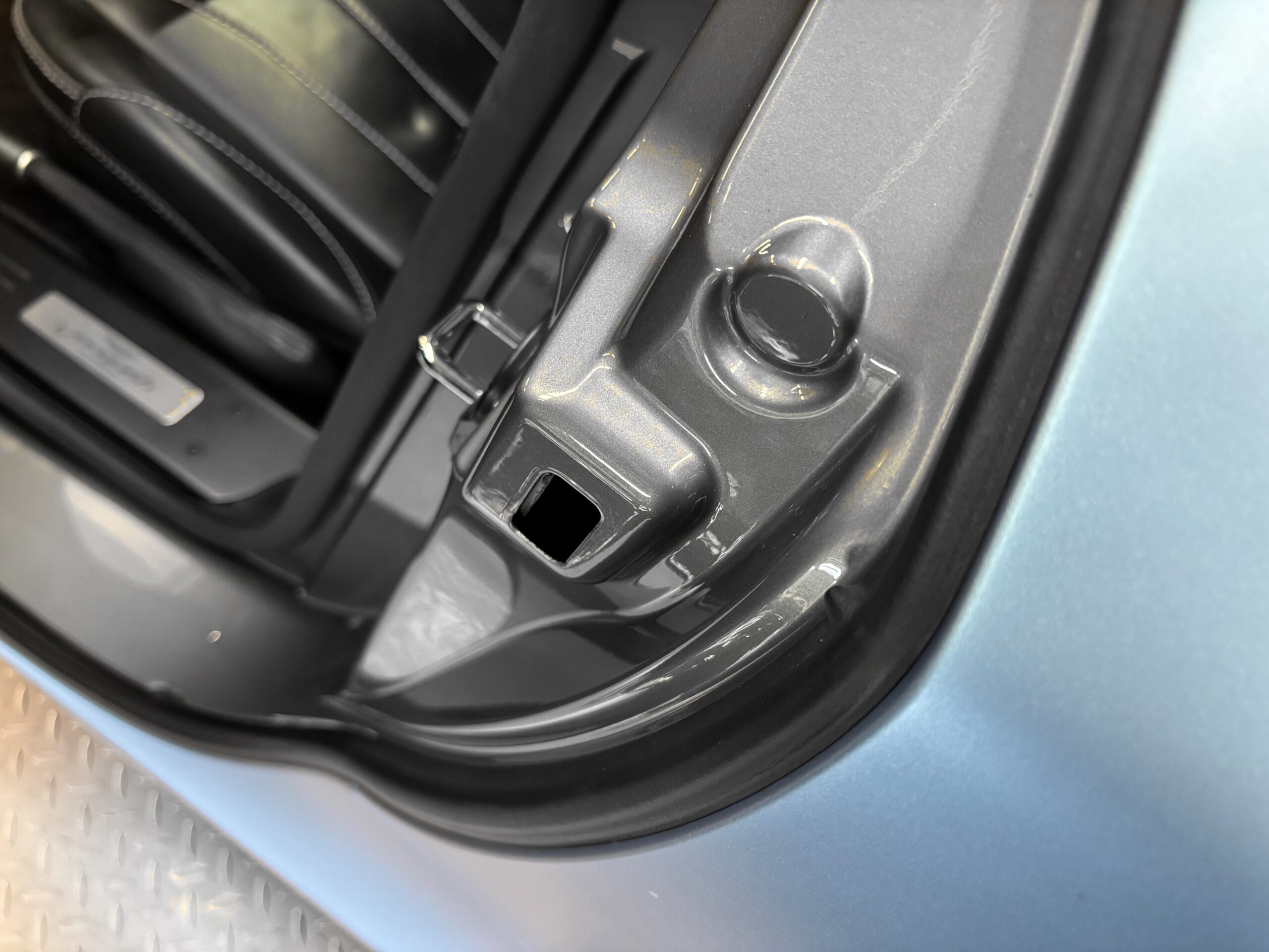 ASTON MARTIN VANQUISH V12 – carbone – bang & olufsen – Image 44