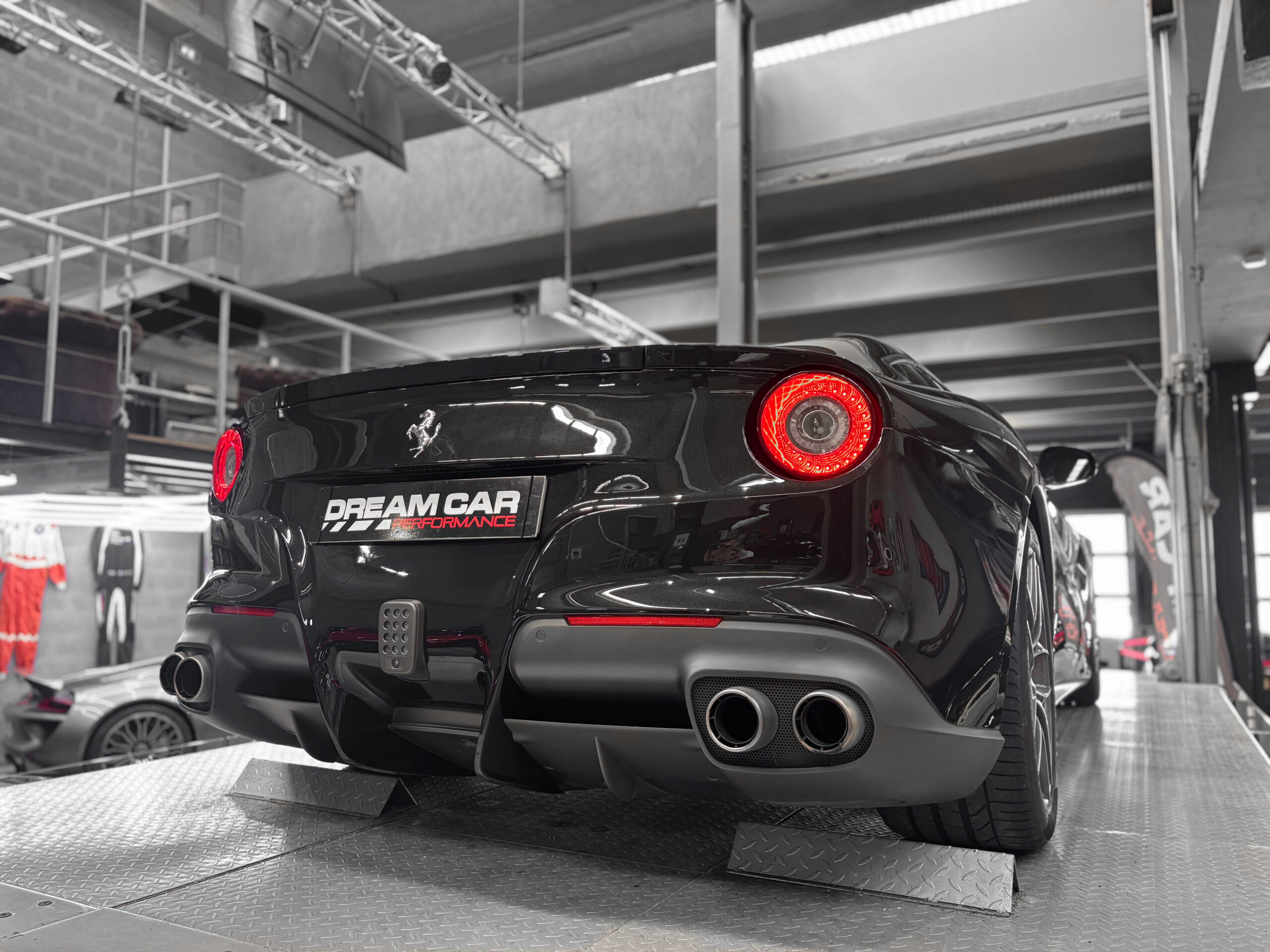 FERRARI F12 Berlinetta 6.3 740 – CARBONE – LIFT - PPF – Image 10