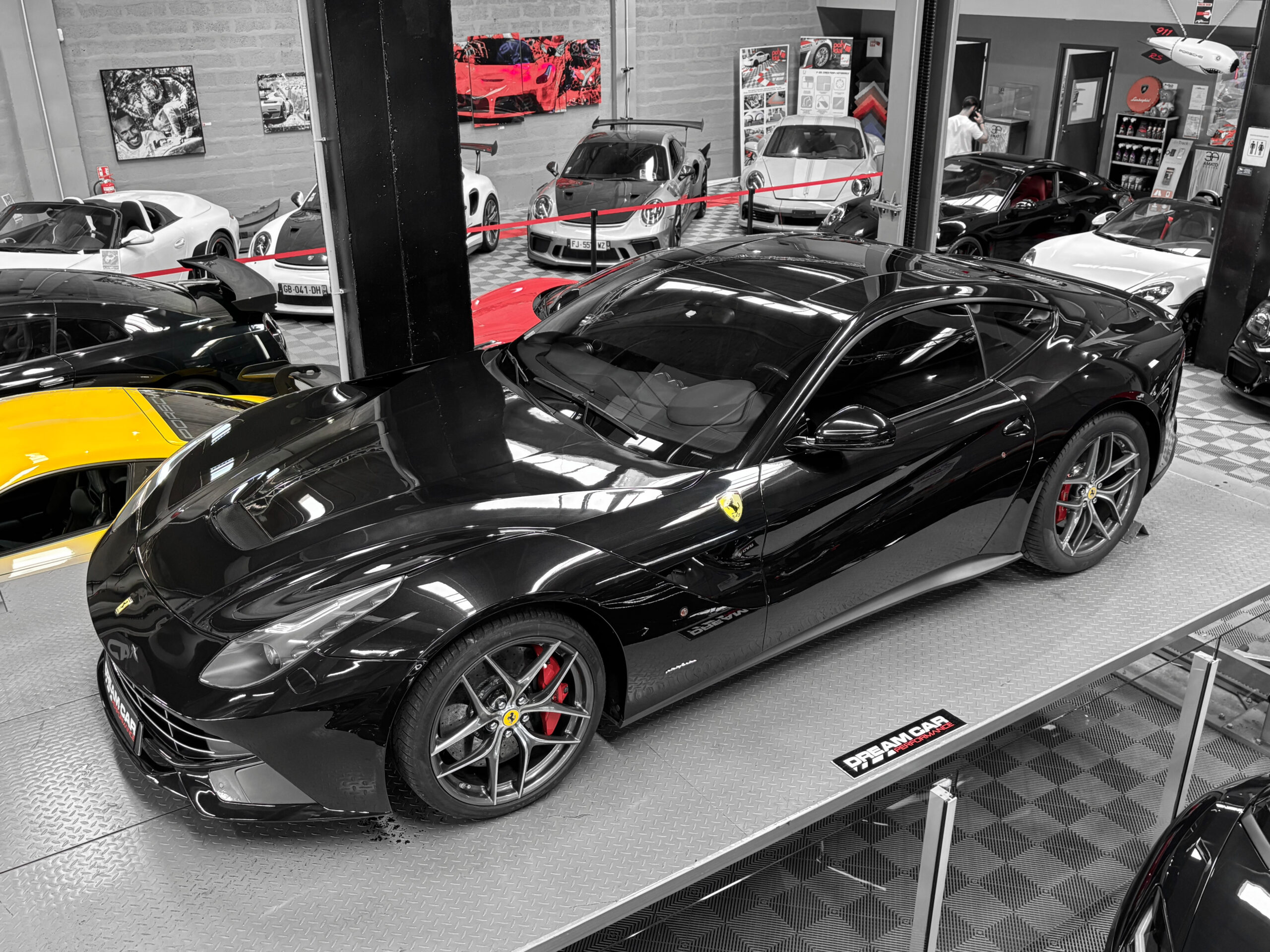 FERRARI F12 Berlinetta 6.3 740 – CARBONE – LIFT - PPF