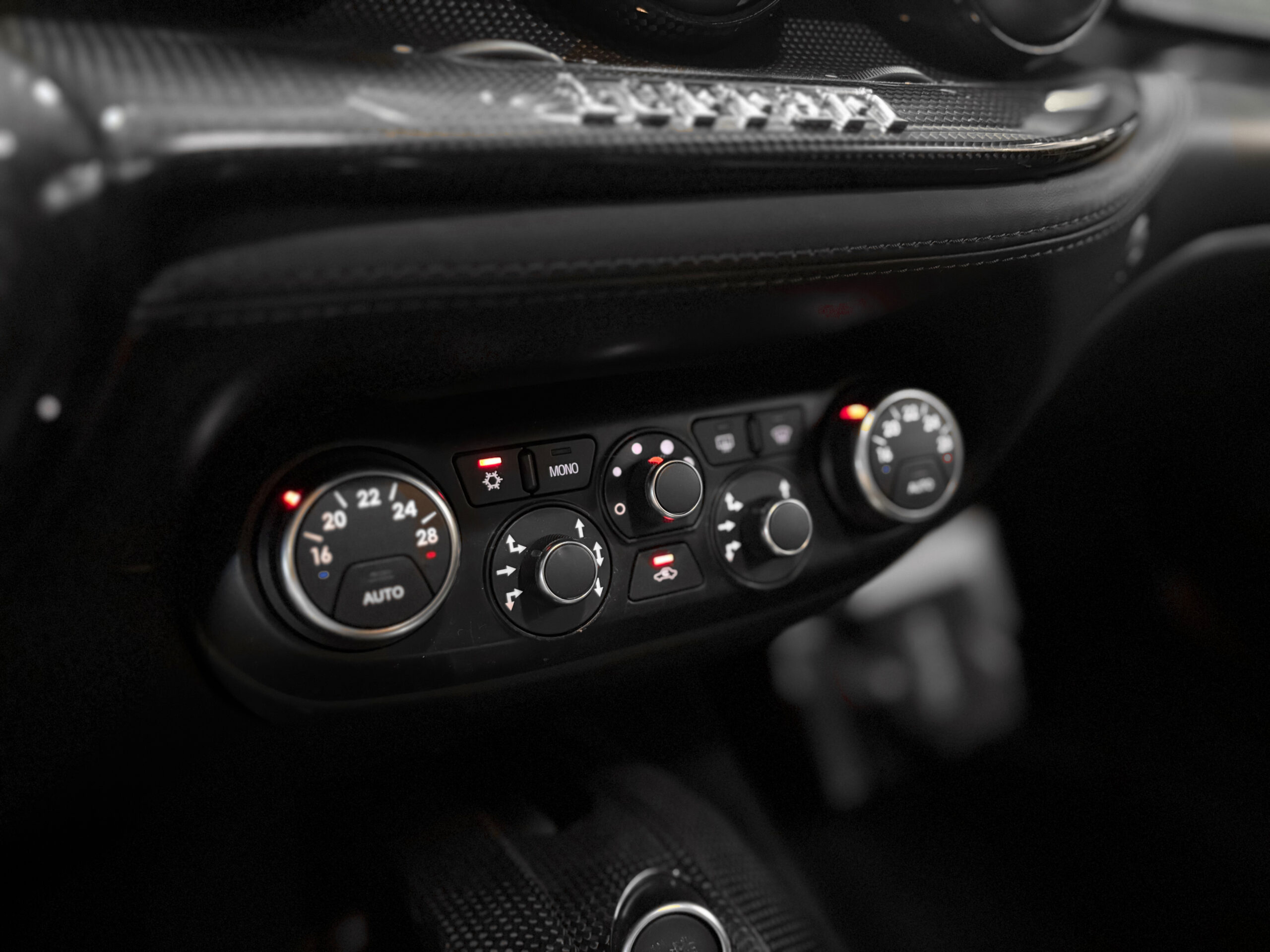 FERRARI F12 Berlinetta 6.3 740 – CARBONE – LIFT - PPF – Image 32