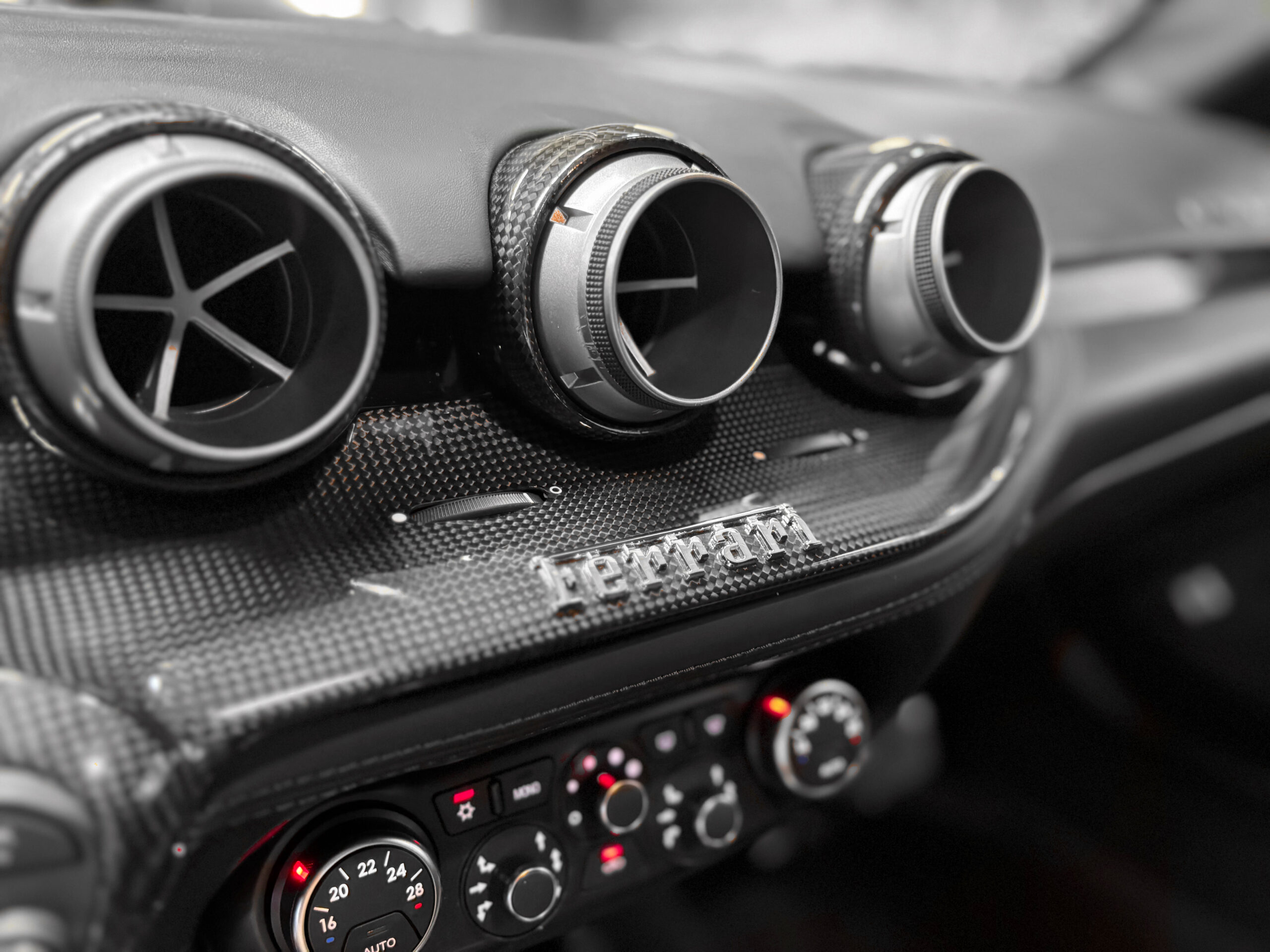 FERRARI F12 Berlinetta 6.3 740 – CARBONE – LIFT - PPF – Image 33