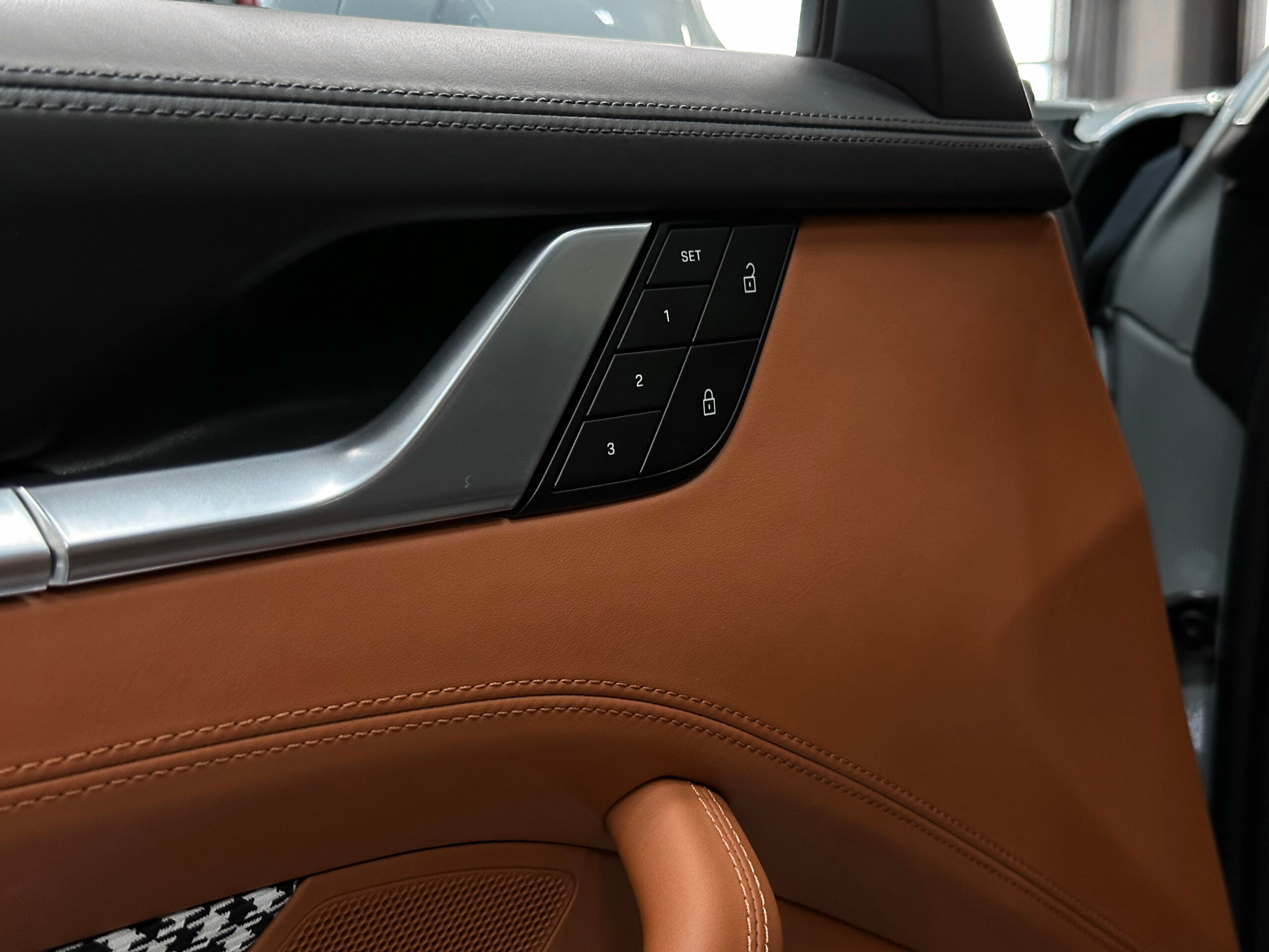 Porsche 992 Sport Classic 3.8 550 – 1 of 1250 – Image 38