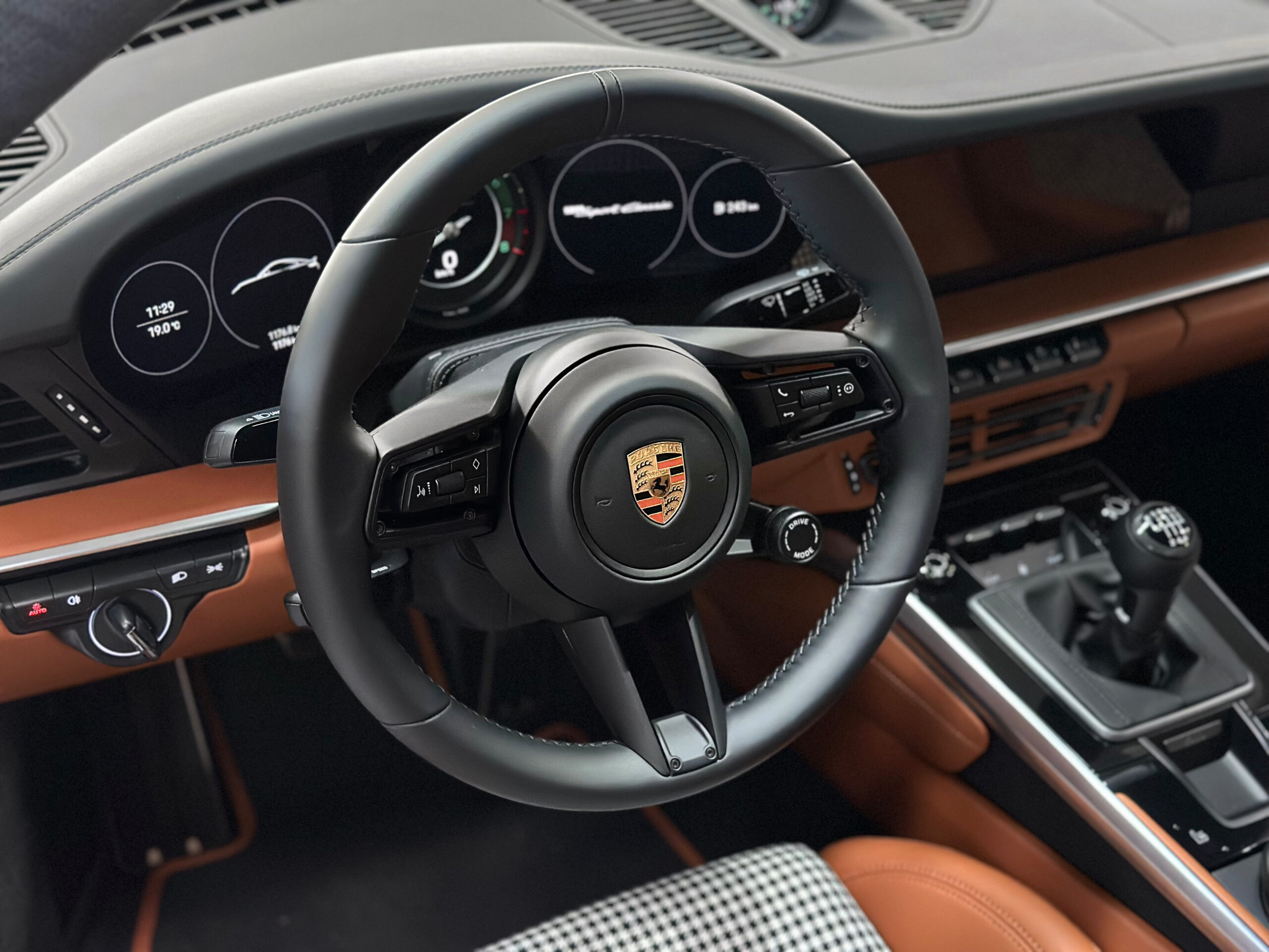 Porsche 992 Sport Classic 3.8 550 – 1 of 1250 – Image 39