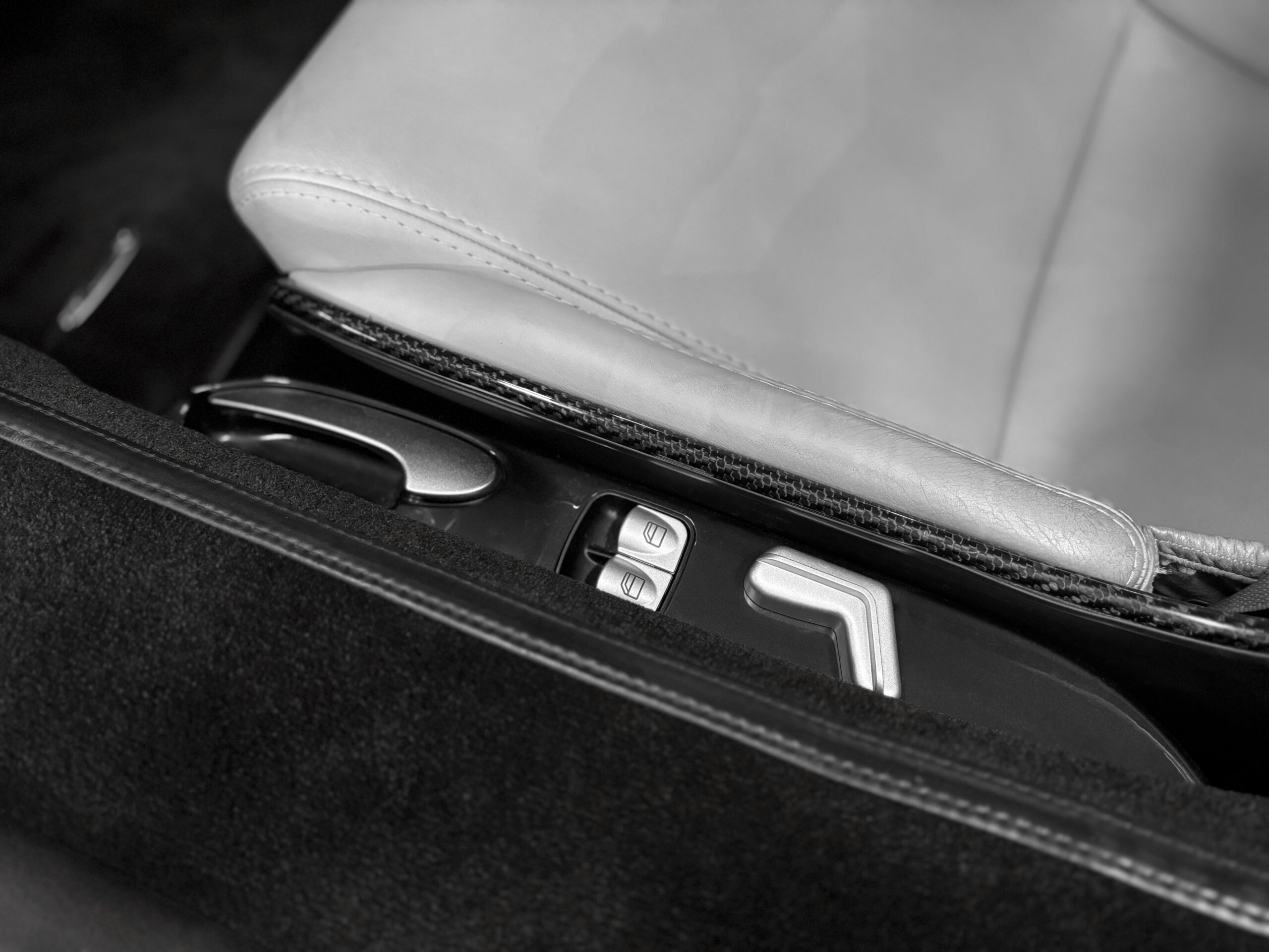 Mercedes SLR McLaren V8 5.4 626 - Noir Crystal Galaxy Métallisé – Image 36