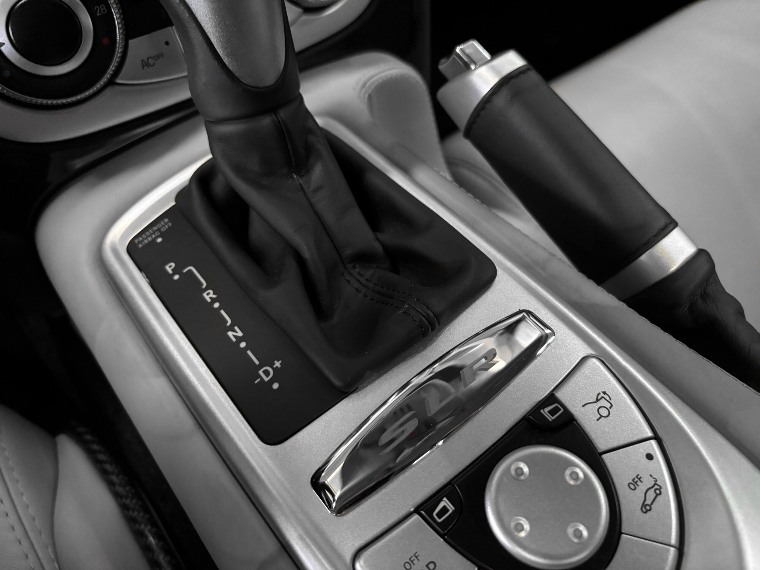 Mercedes SLR McLaren V8 5.4 626 - Noir Crystal Galaxy Métallisé – Image 42