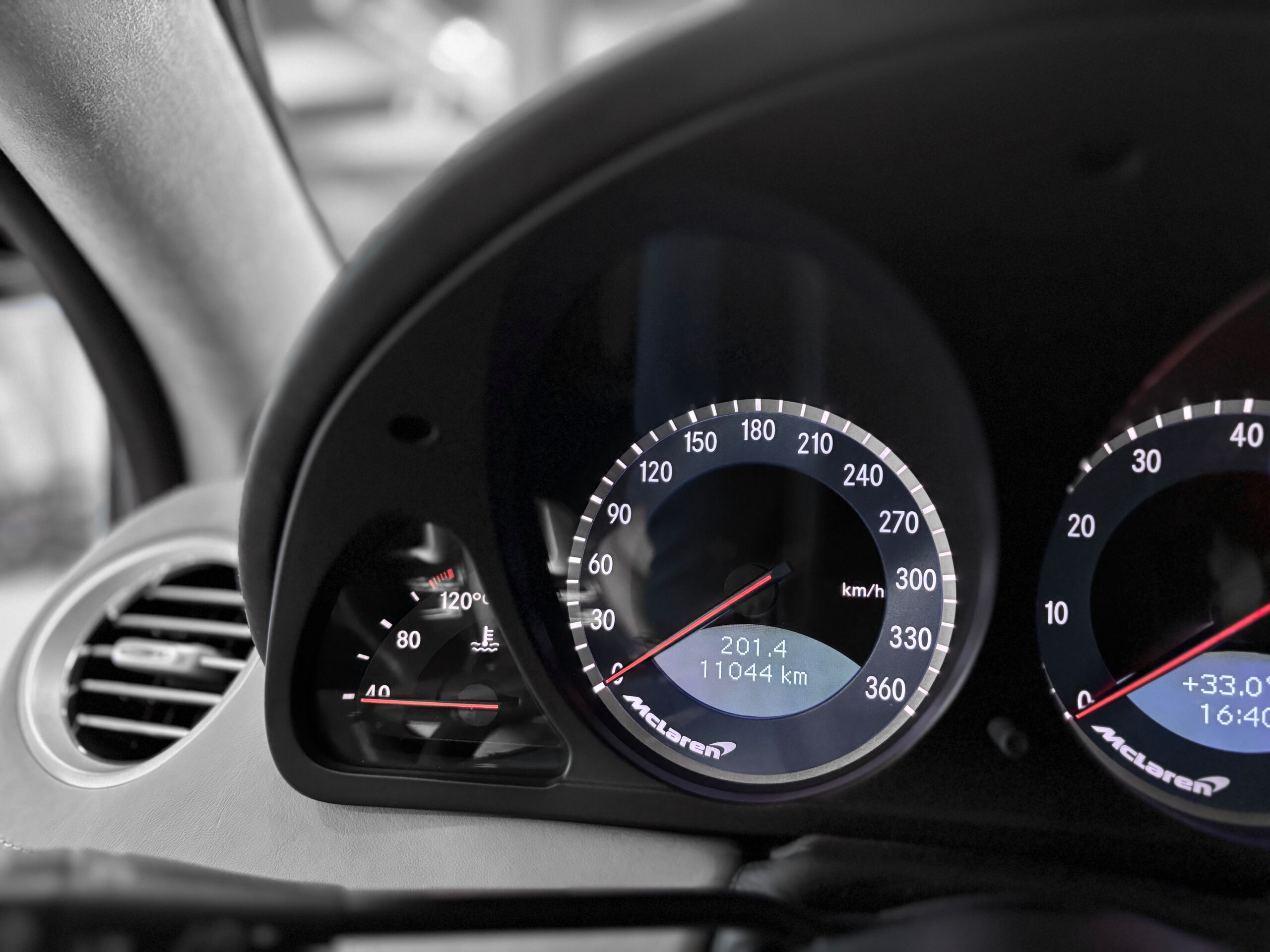 Mercedes SLR McLaren V8 5.4 626 - Noir Crystal Galaxy Métallisé – Image 34