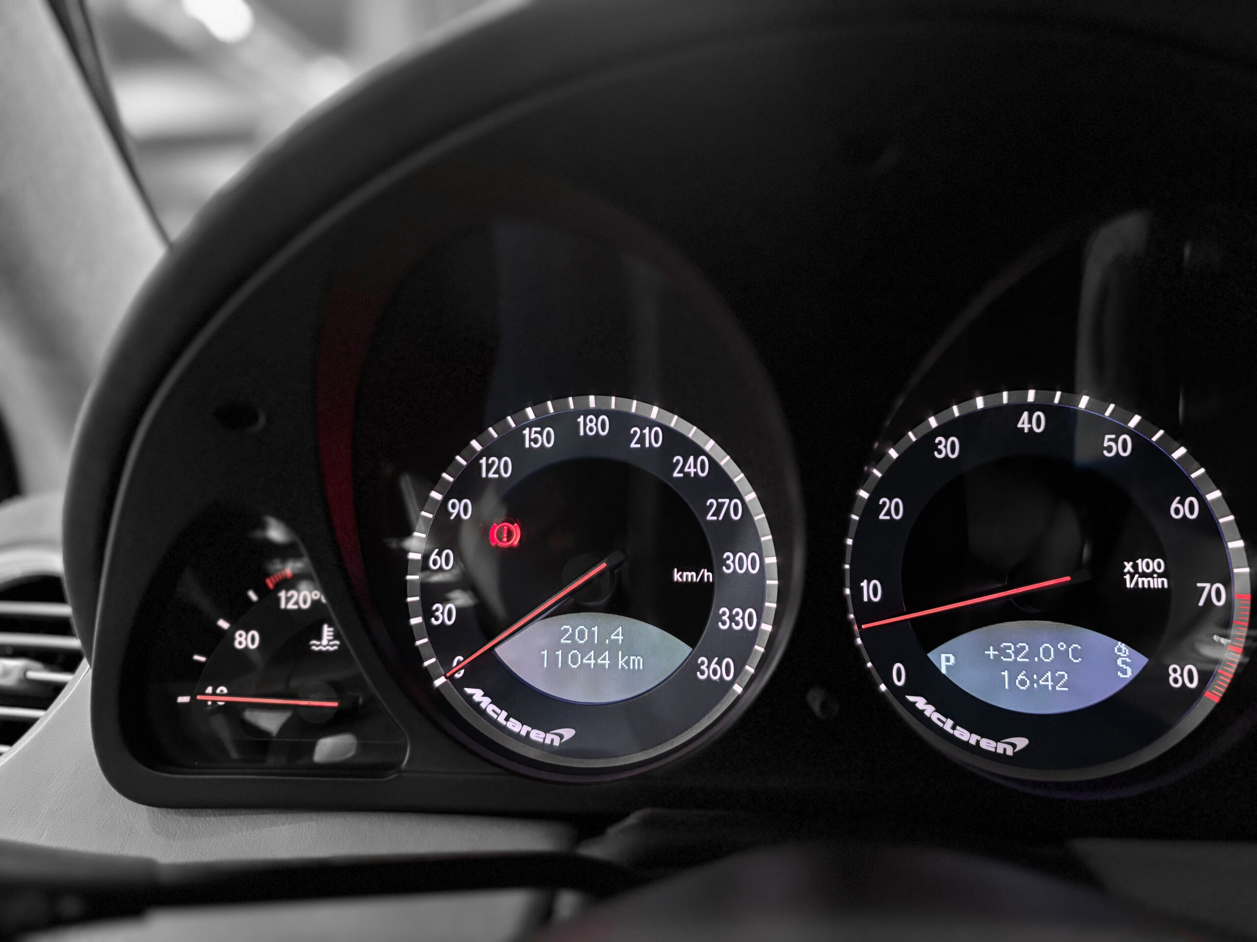 Mercedes SLR McLaren V8 5.4 626 - Noir Crystal Galaxy Métallisé – Image 33