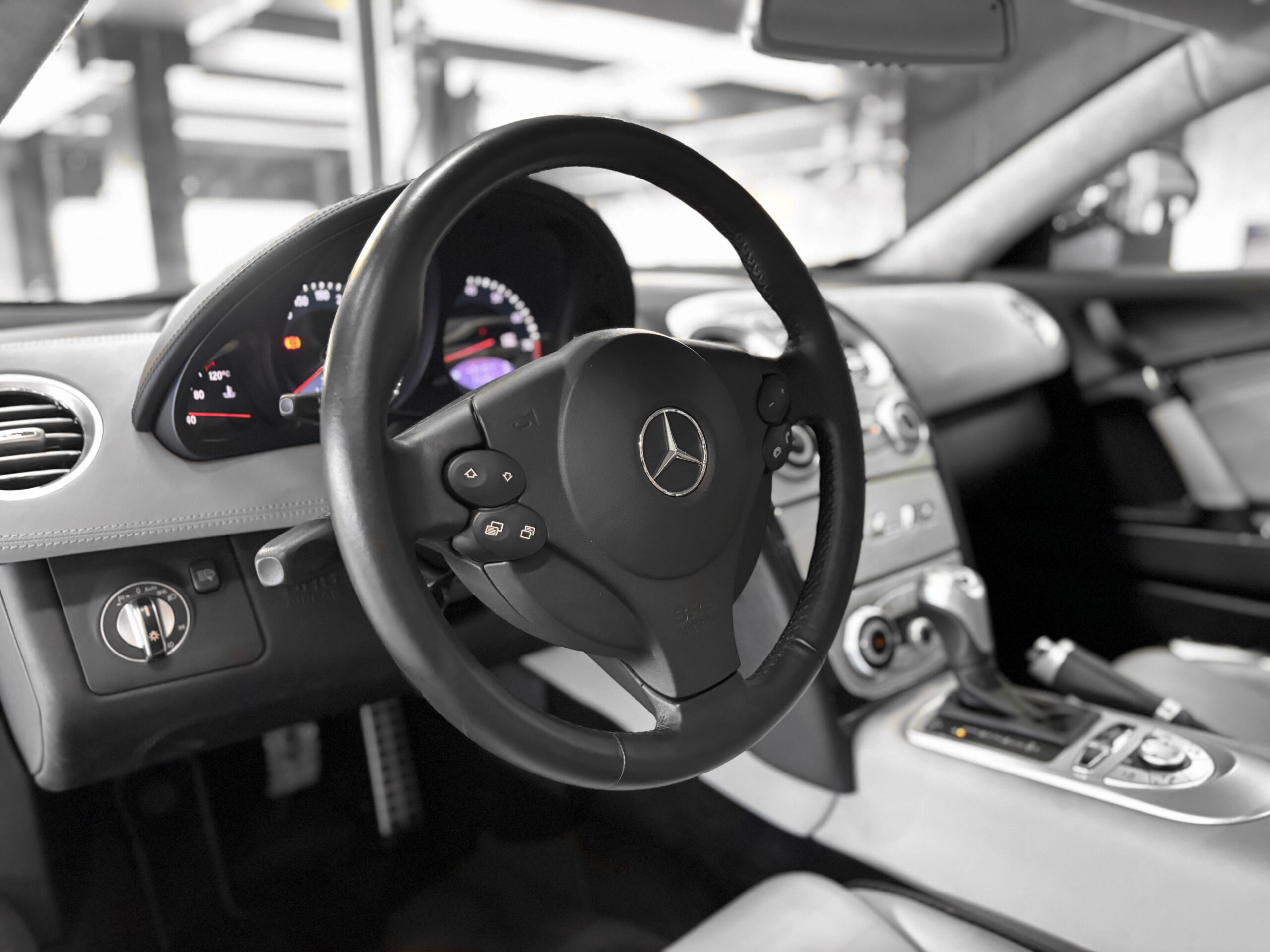 Mercedes SLR McLaren V8 5.4 626 - Noir Crystal Galaxy Métallisé – Image 26