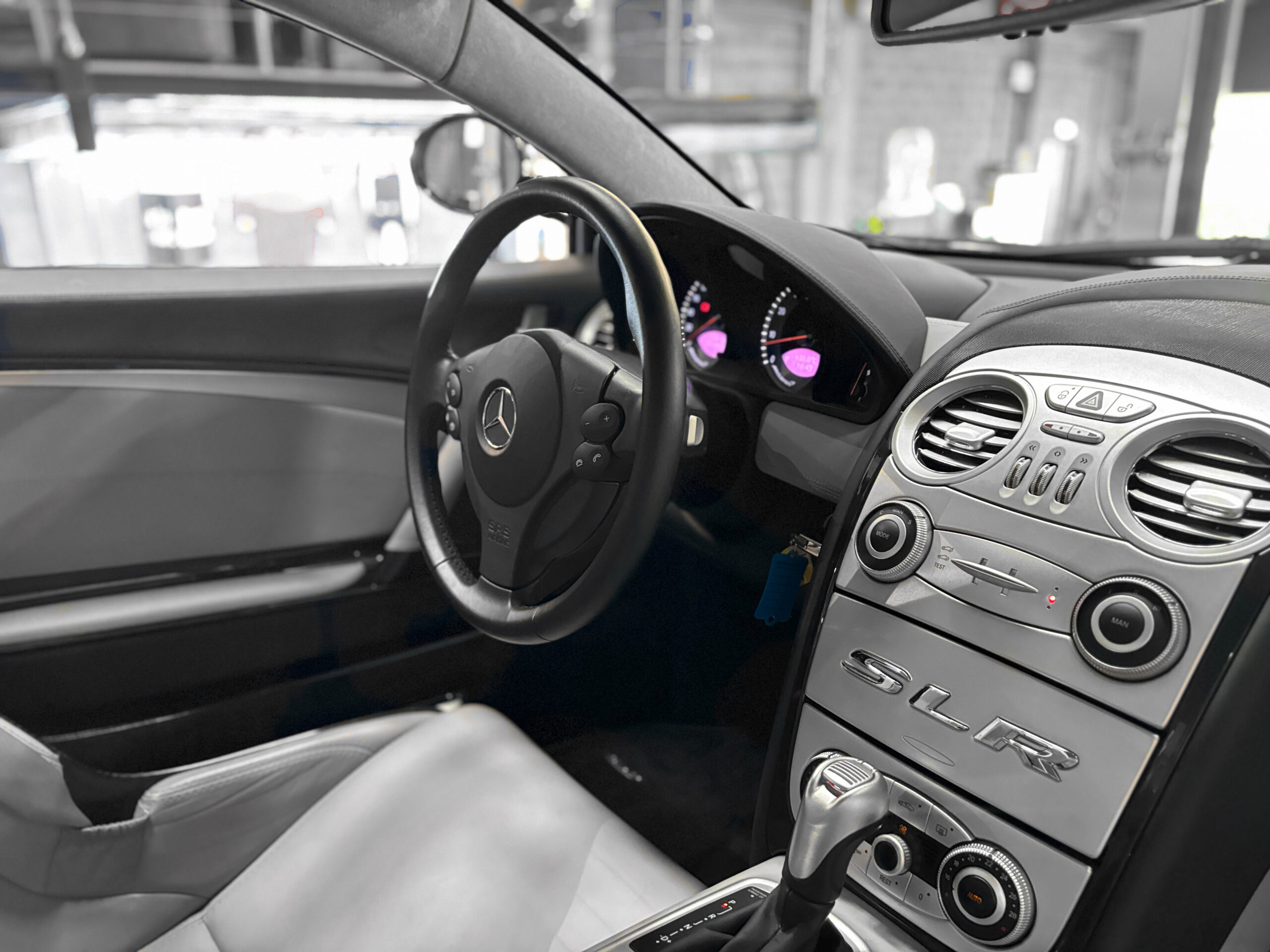 Mercedes SLR McLaren V8 5.4 626 - Noir Crystal Galaxy Métallisé – Image 27