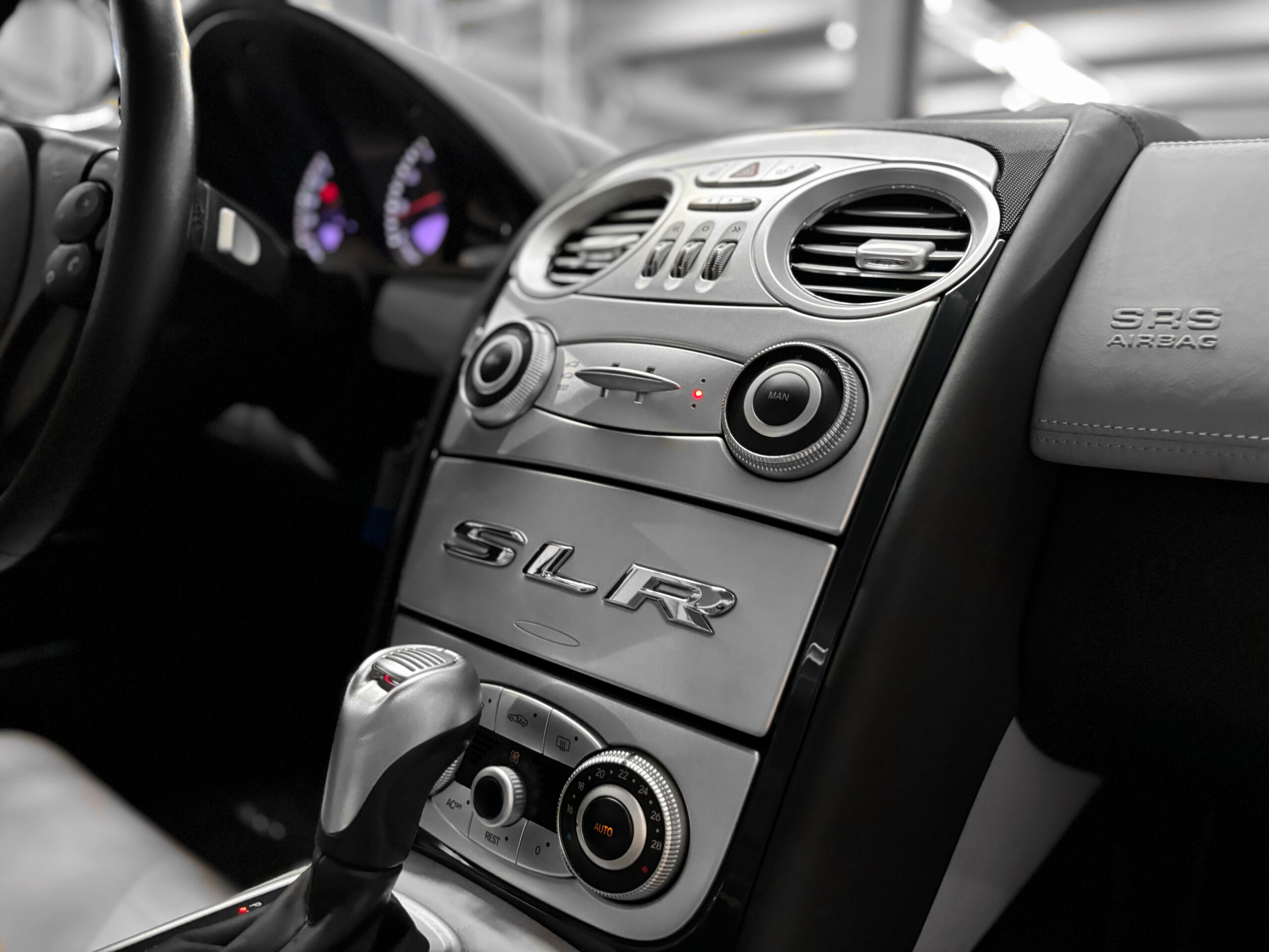 Mercedes SLR McLaren V8 5.4 626 - Noir Crystal Galaxy Métallisé – Image 45