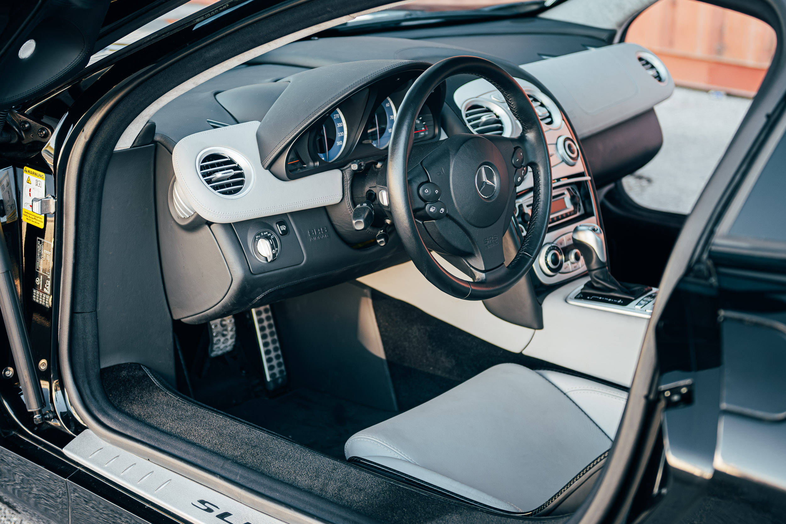 MERCEDES SLR McLaren V8 5.4 626 – COLLECTOR – noir crystal – Image 10