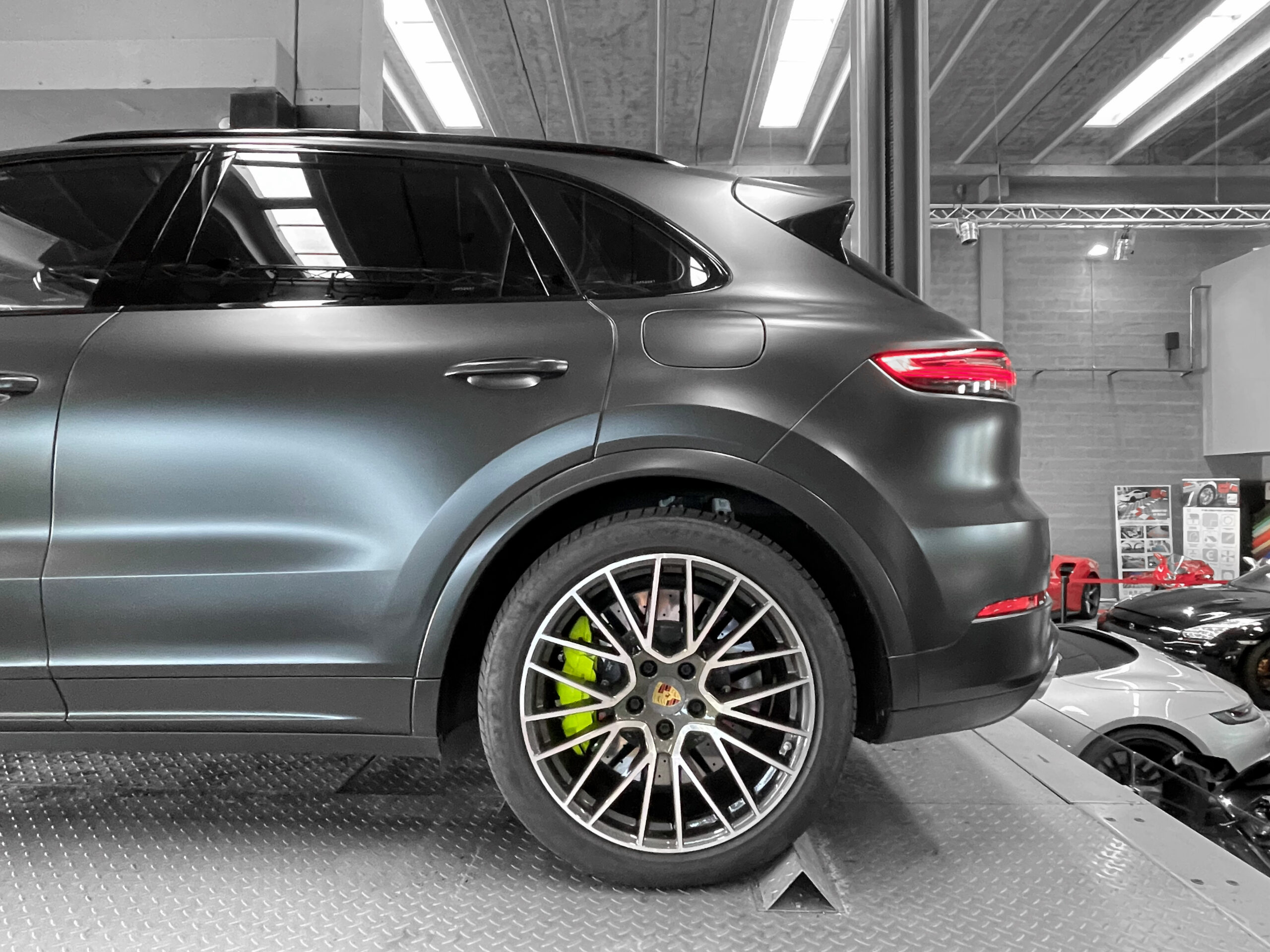 PORSCHE CAYENNE TURBO S HYBRIDE - FRANÇAIS – Image 14