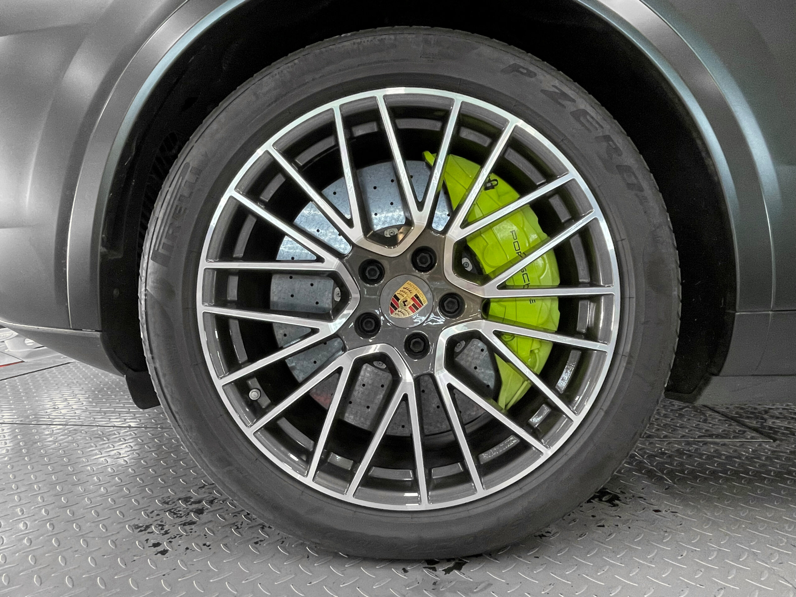 PORSCHE CAYENNE TURBO S HYBRIDE - FRANÇAIS – Image 24