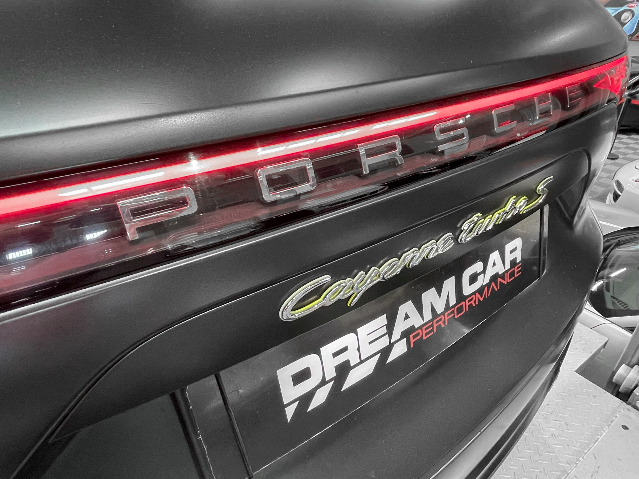 PORSCHE CAYENNE TURBO S HYBRIDE - FRANÇAIS – Image 27