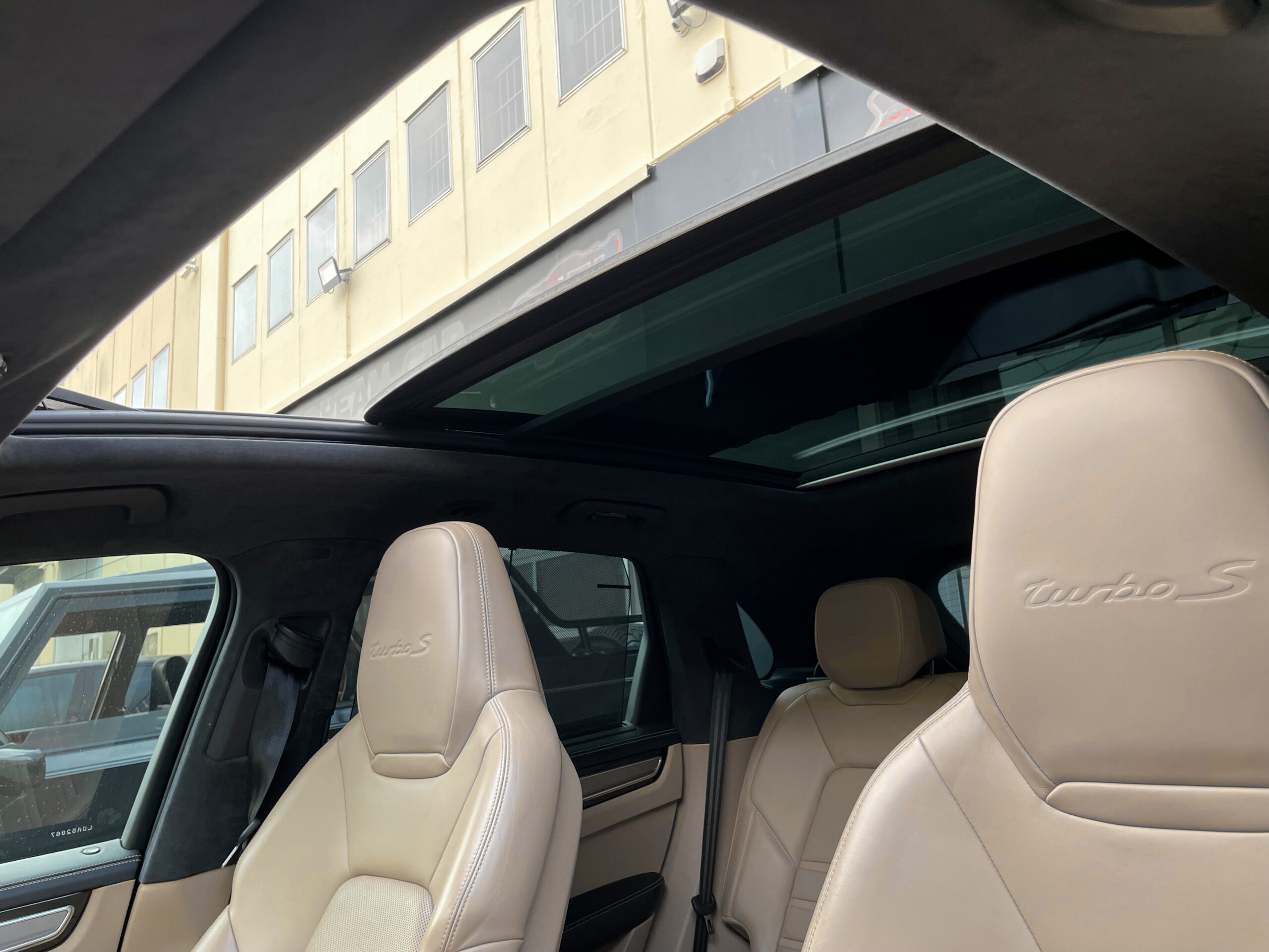 PORSCHE CAYENNE TURBO S HYBRIDE - FRANÇAIS – Image 39