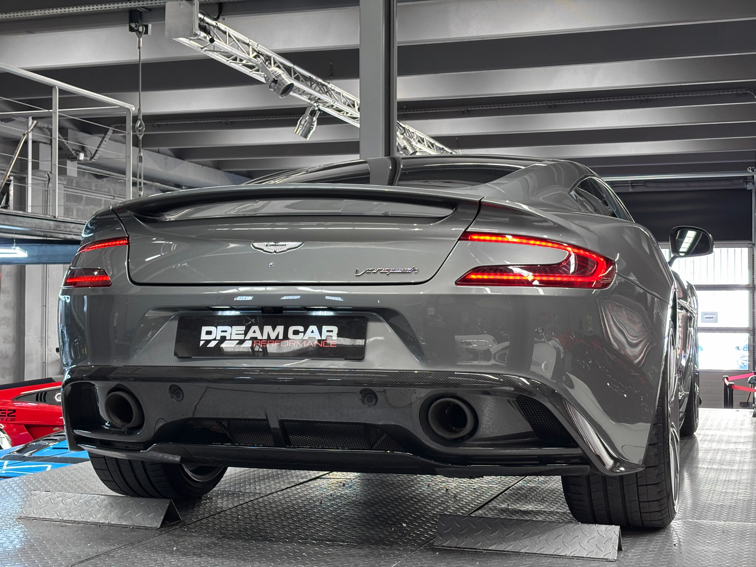 ASTON MARTIN VANQUISH V12 – carbone – bang & olufsen – Image 15