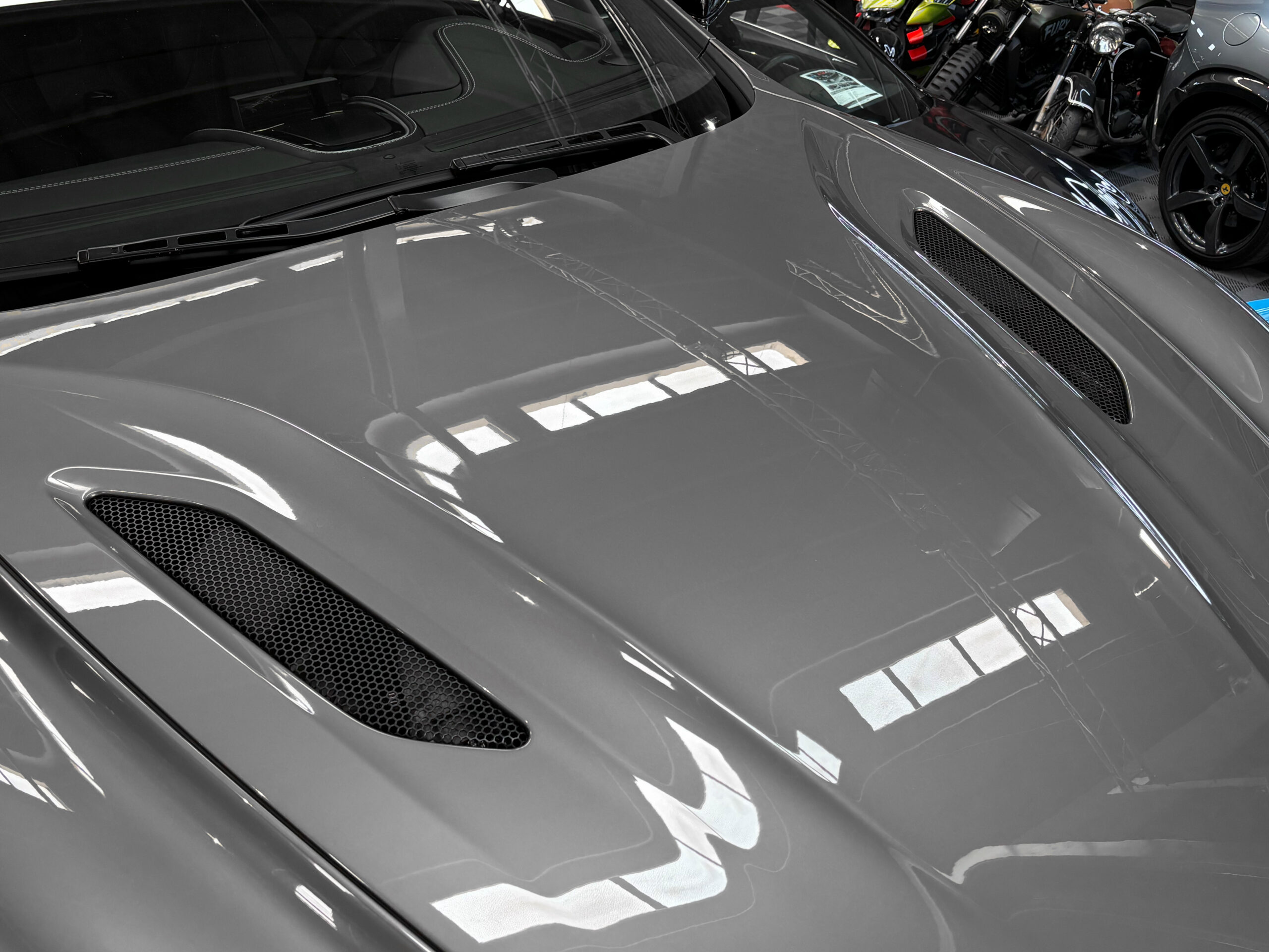 ASTON MARTIN VANQUISH V12 – carbone – bang & olufsen – Image 22
