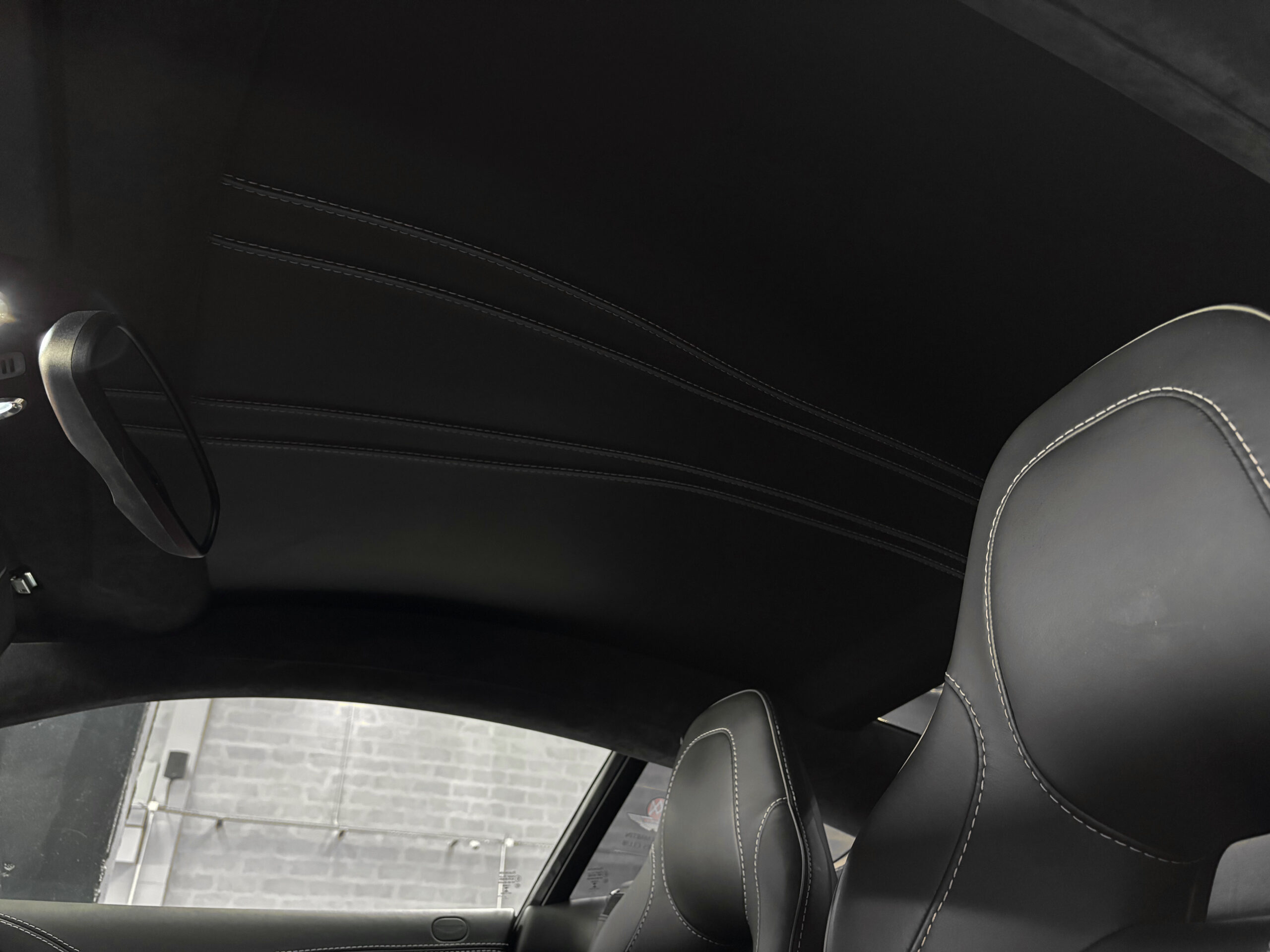 ASTON MARTIN VANQUISH V12 – carbone – bang & olufsen – Image 30