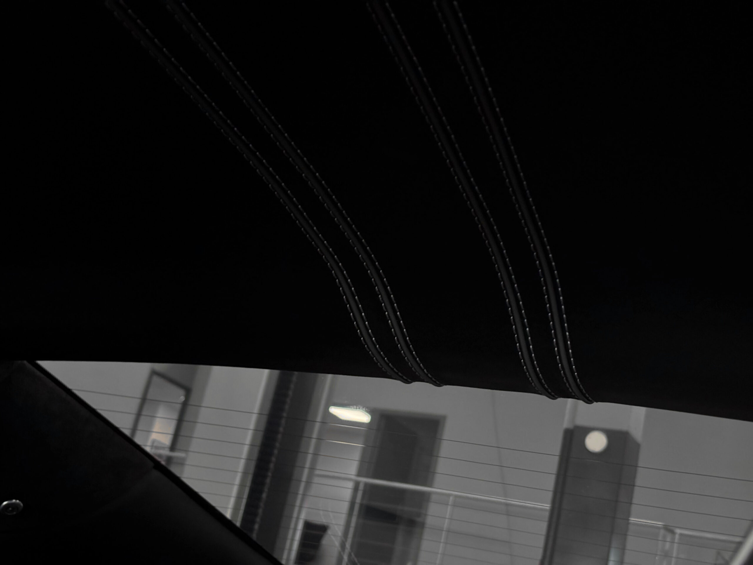 ASTON MARTIN VANQUISH V12 – carbone – bang & olufsen – Image 31