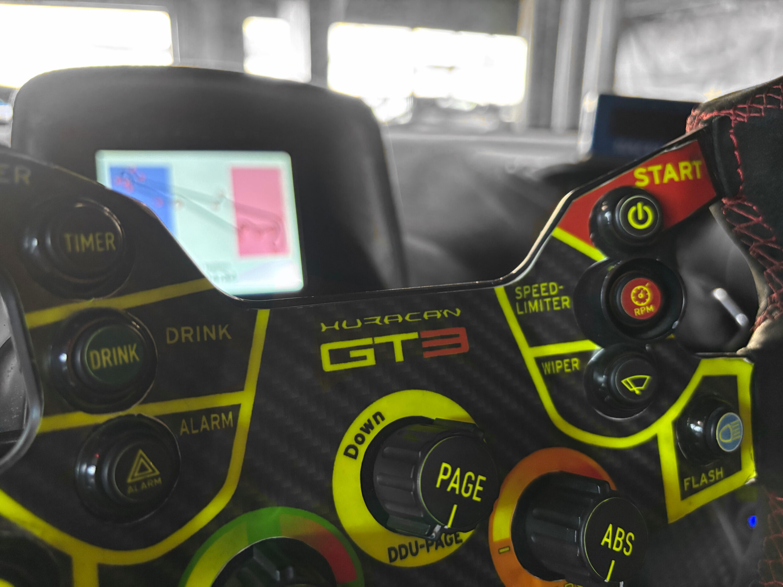 LAMBORGHINI Huracan GT3 EVO – Gros lot de bord – TVA – Image 44