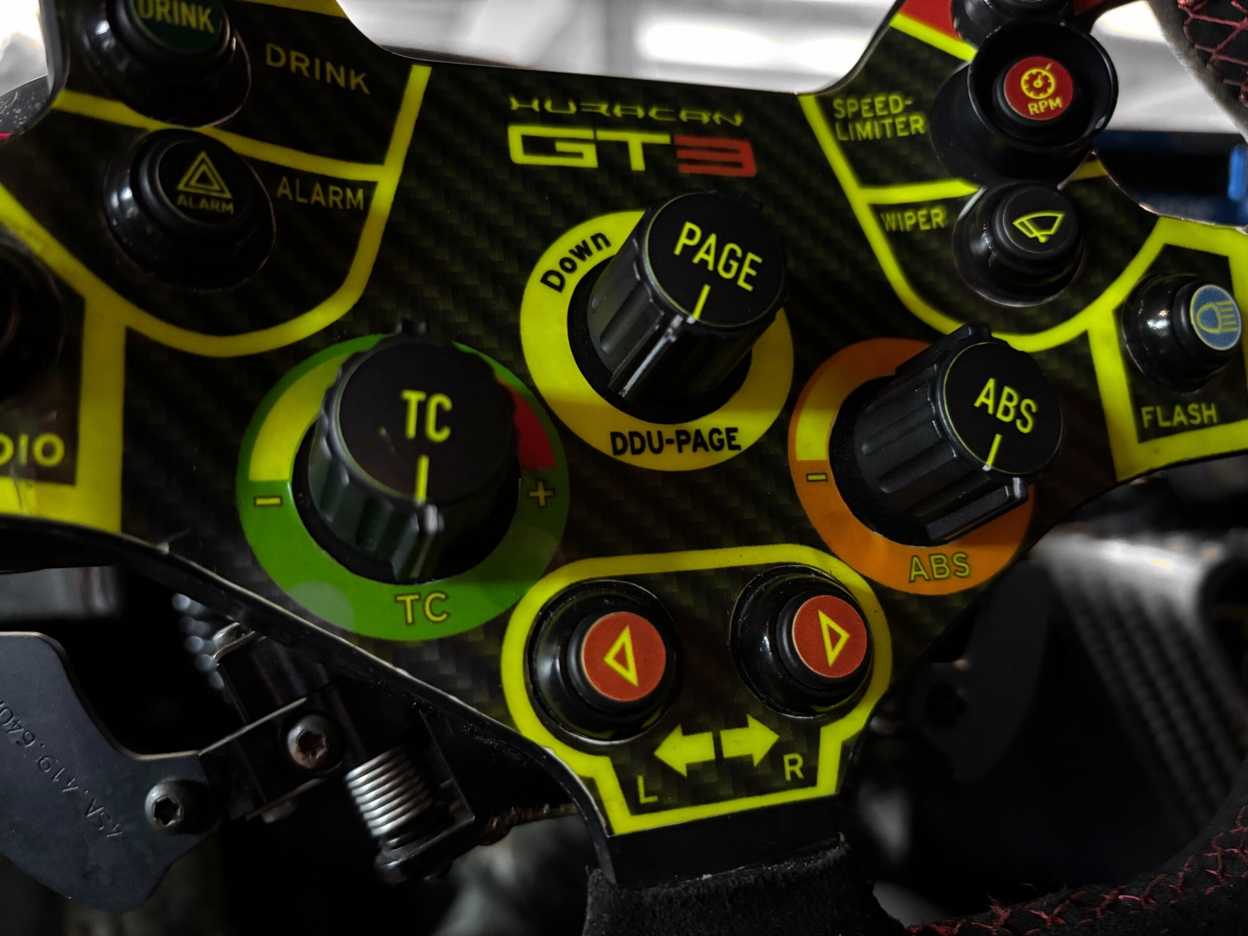 LAMBORGHINI Huracan GT3 EVO – Gros lot de bord – TVA – Image 43