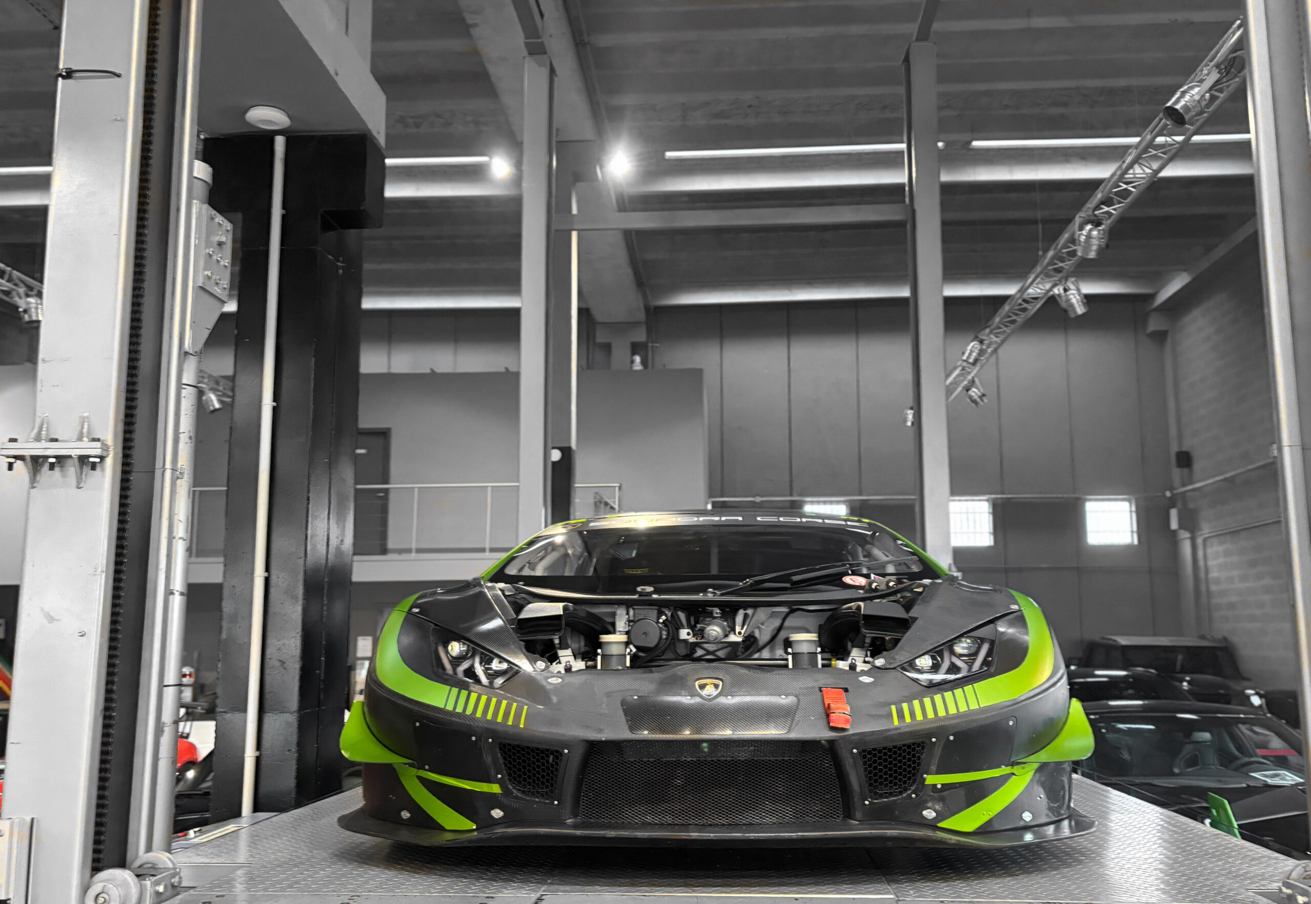 LAMBORGHINI Huracan GT3 EVO – Gros lot de bord – TVA – Image 9