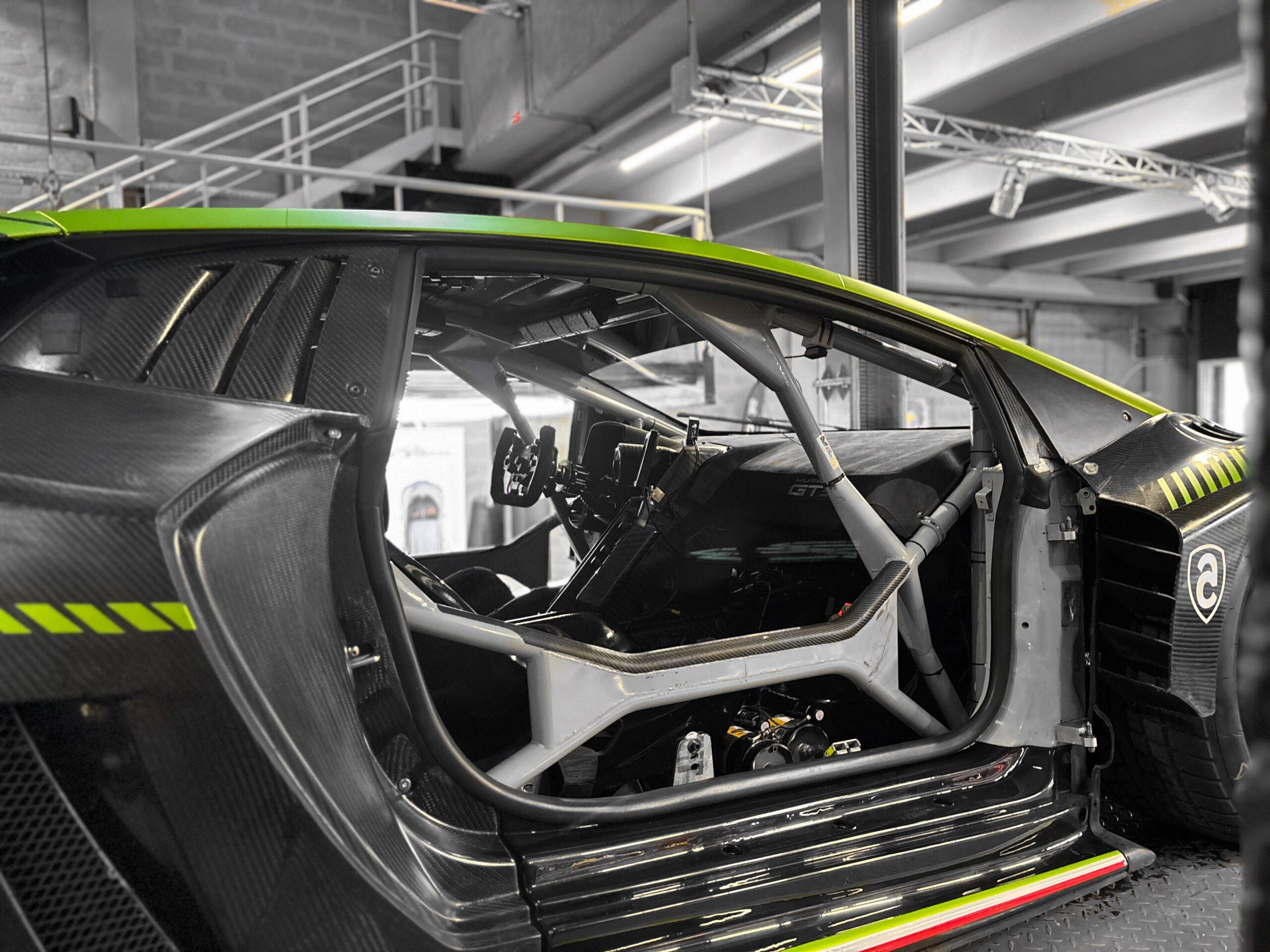 LAMBORGHINI Huracan GT3 EVO – Gros lot de bord – TVA – Image 36