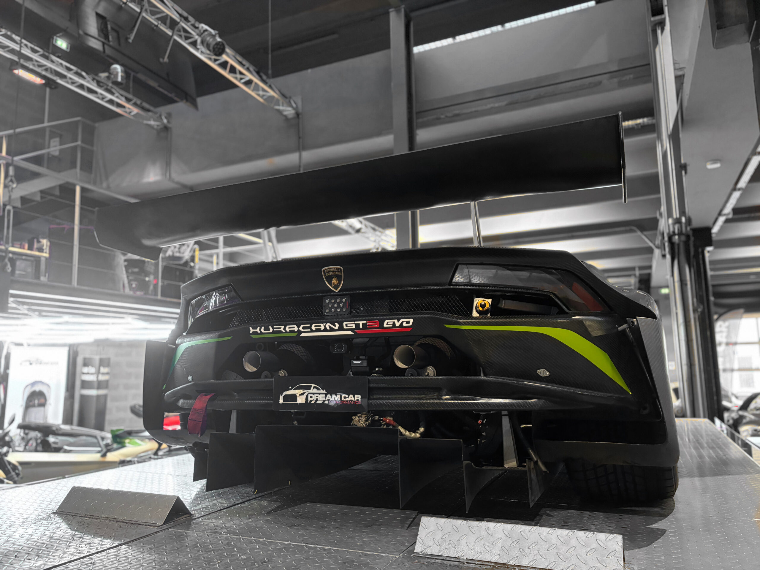 LAMBORGHINI Huracan GT3 EVO – Gros lot de bord – TVA – Image 17