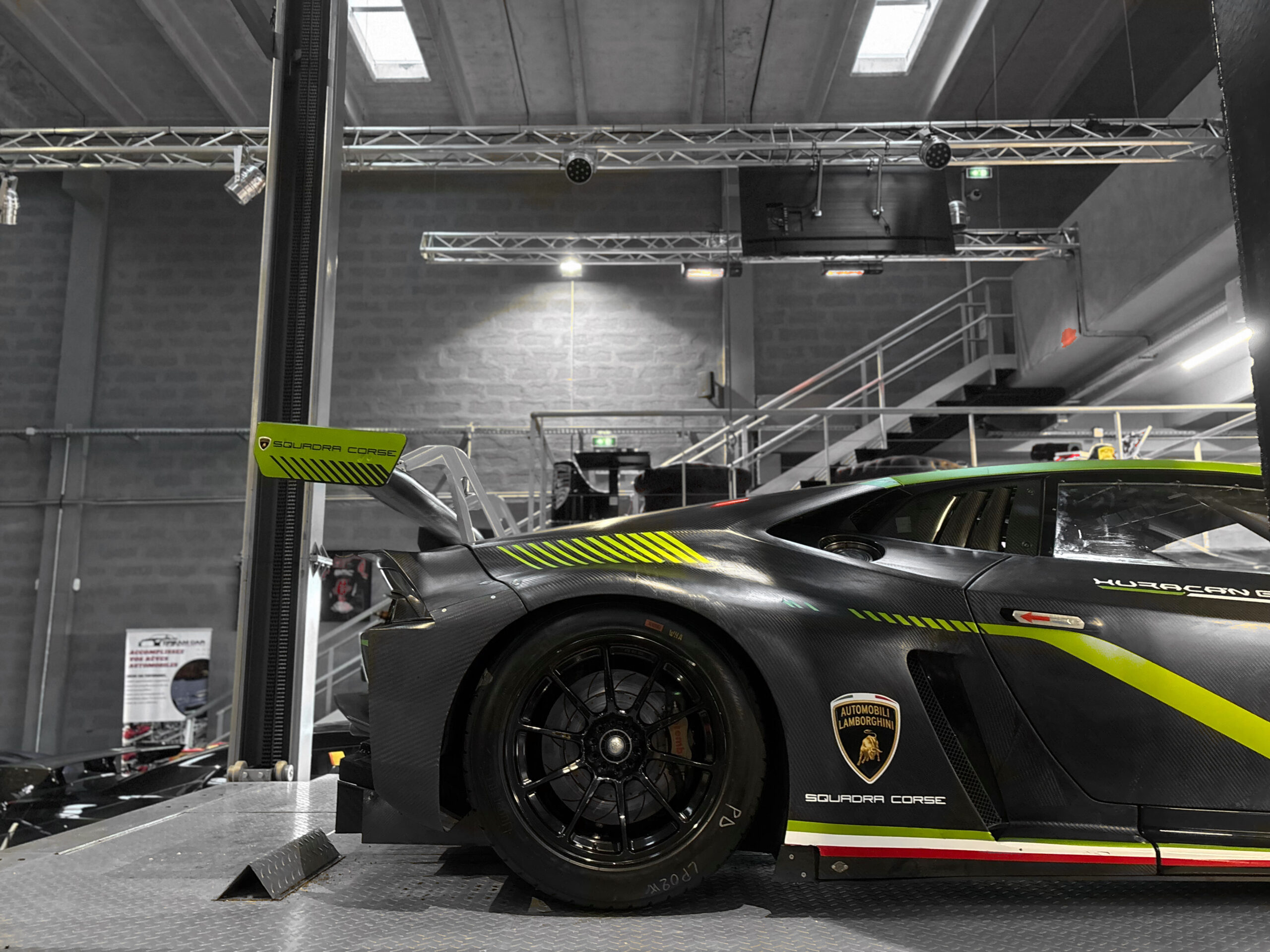 LAMBORGHINI Huracan GT3 EVO – Gros lot de bord – TVA – Image 22