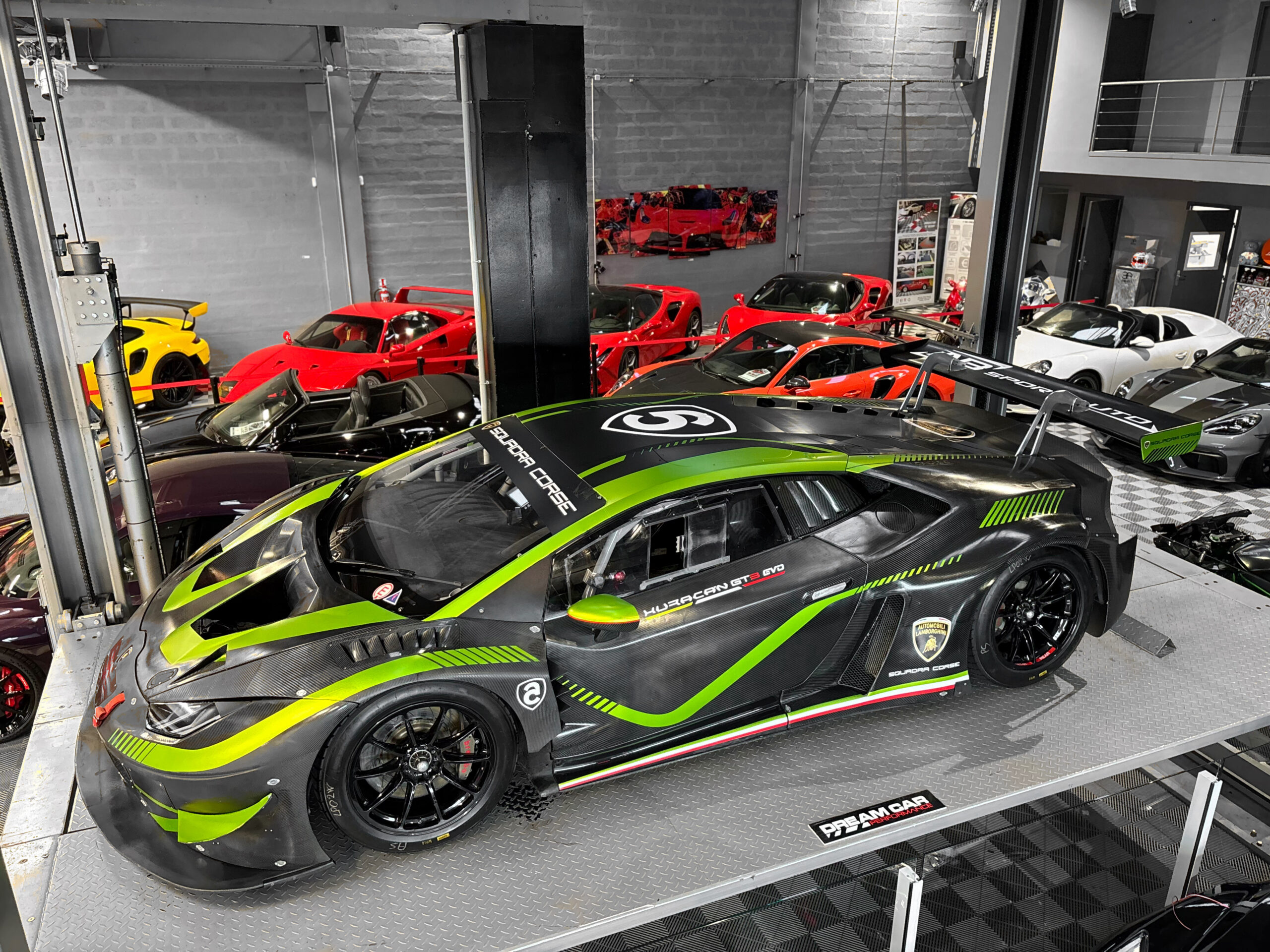 LAMBORGHINI Huracan GT3 EVO – Gros lot de bord – TVA