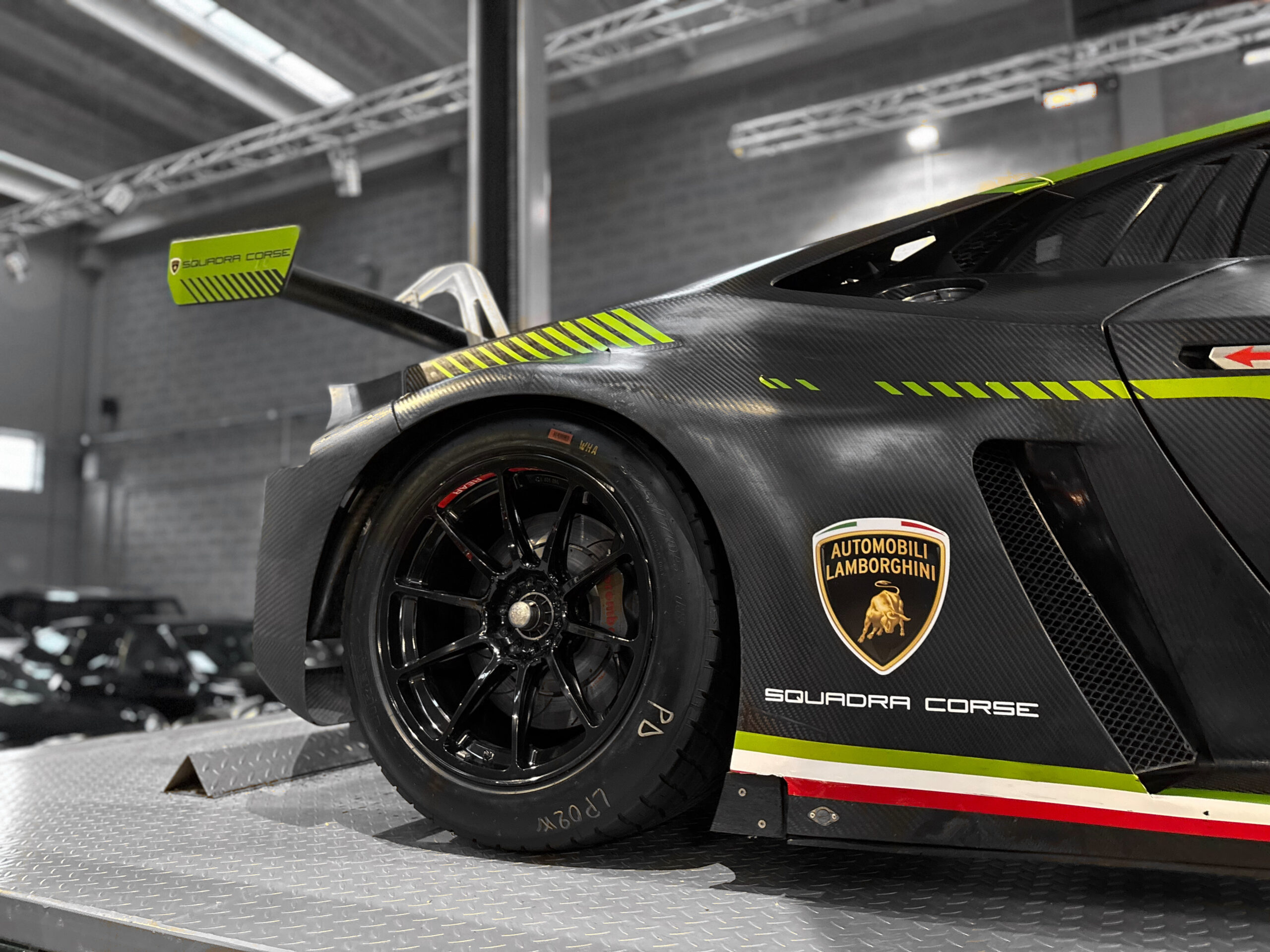 LAMBORGHINI Huracan GT3 EVO – Gros lot de bord – TVA – Image 26