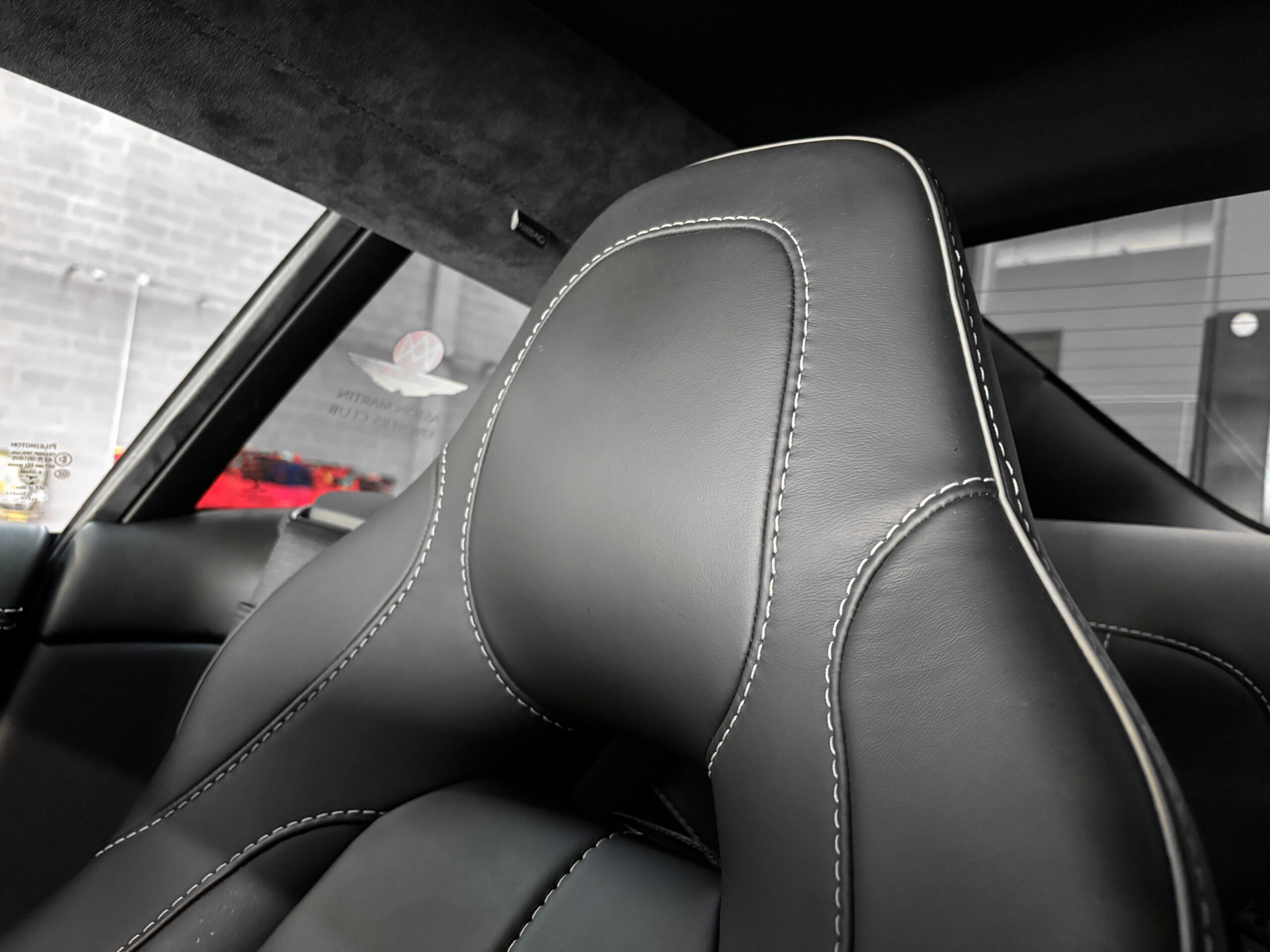 ASTON MARTIN VANQUISH V12 – carbone – bang & olufsen – Image 42