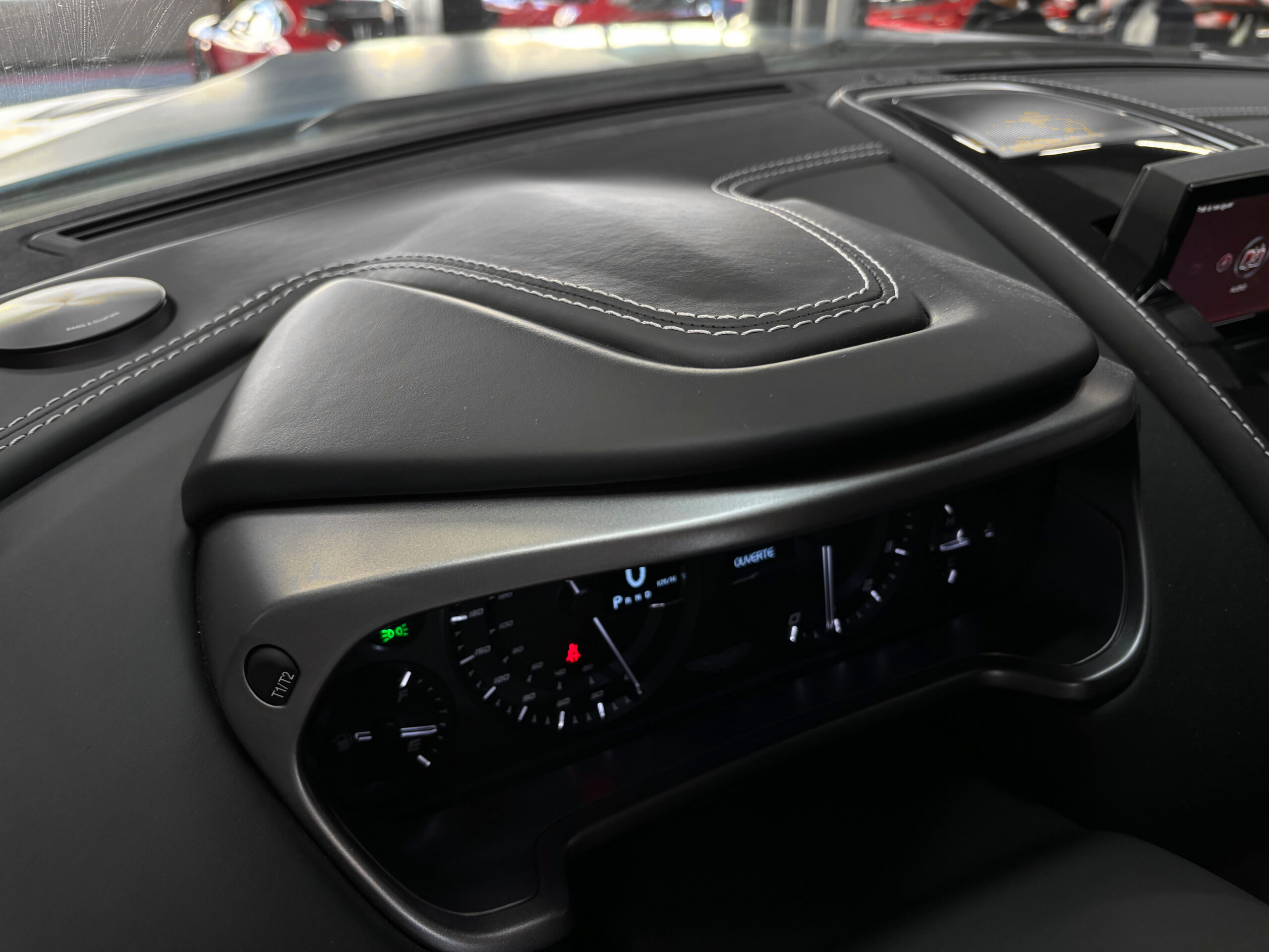 ASTON MARTIN VANQUISH V12 – carbone – bang & olufsen – Image 46