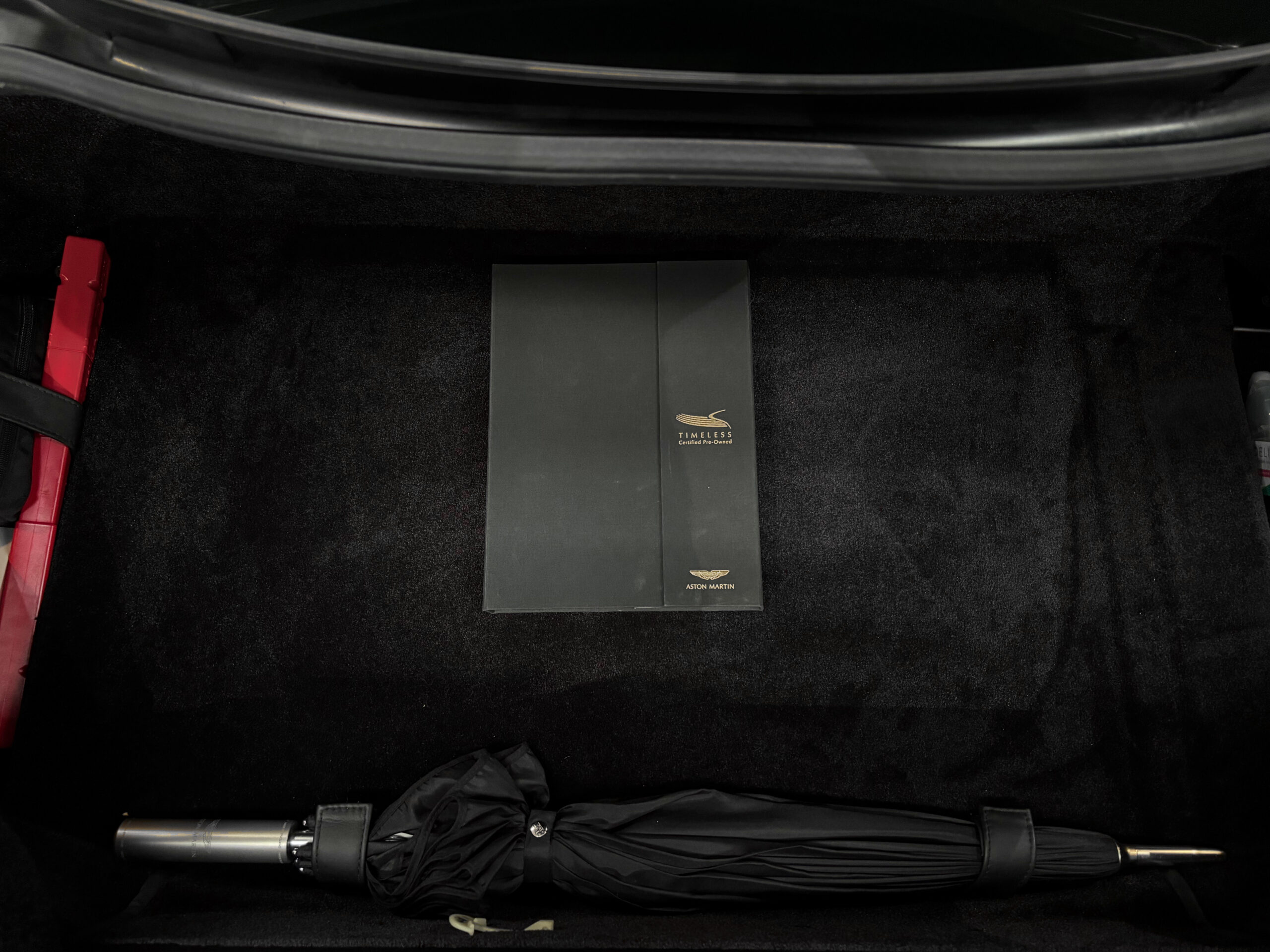 ASTON MARTIN VANQUISH V12 – carbone – bang & olufsen – Image 47