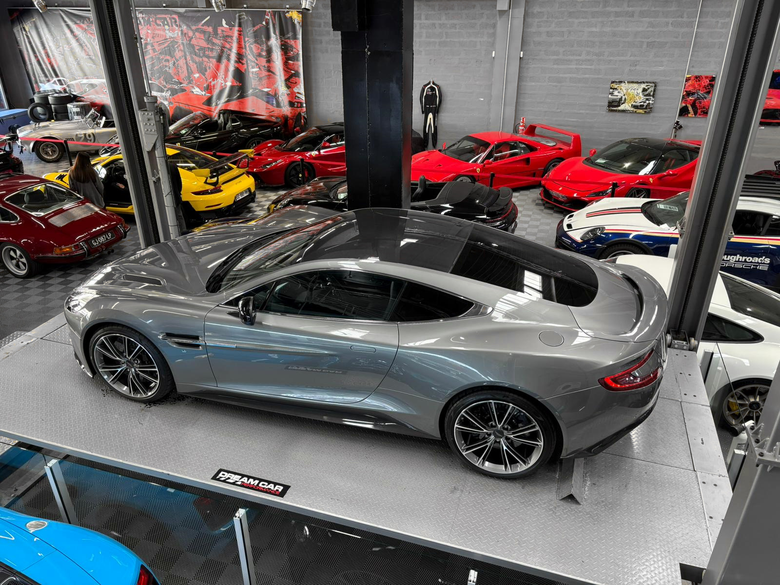 ASTON MARTIN VANQUISH V12 – carbone – bang & olufsen – Image 3