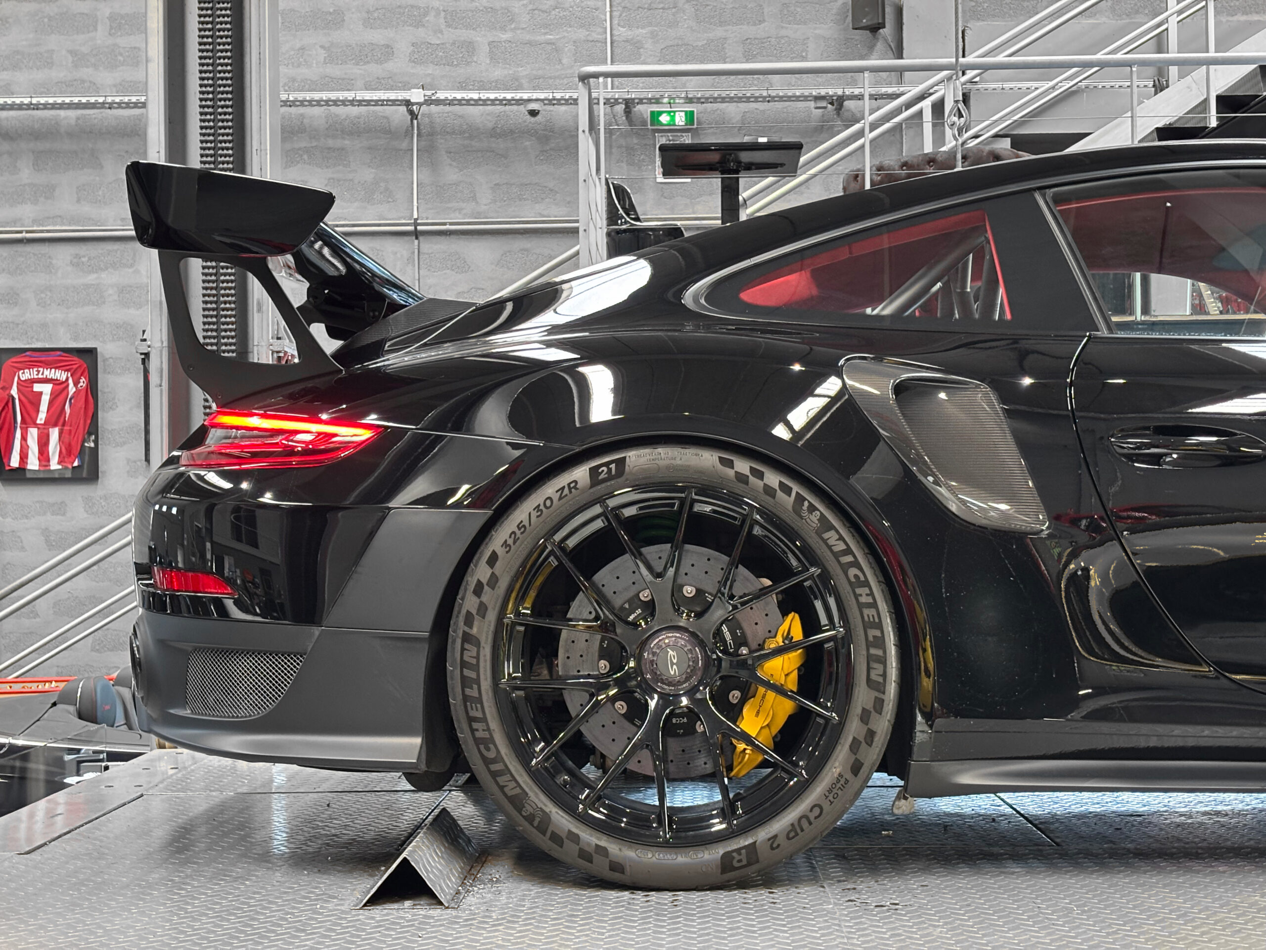 PORSCHE 991 GT2 RS PACK WEISSACH – Manthey Racing – PPF – Image 17