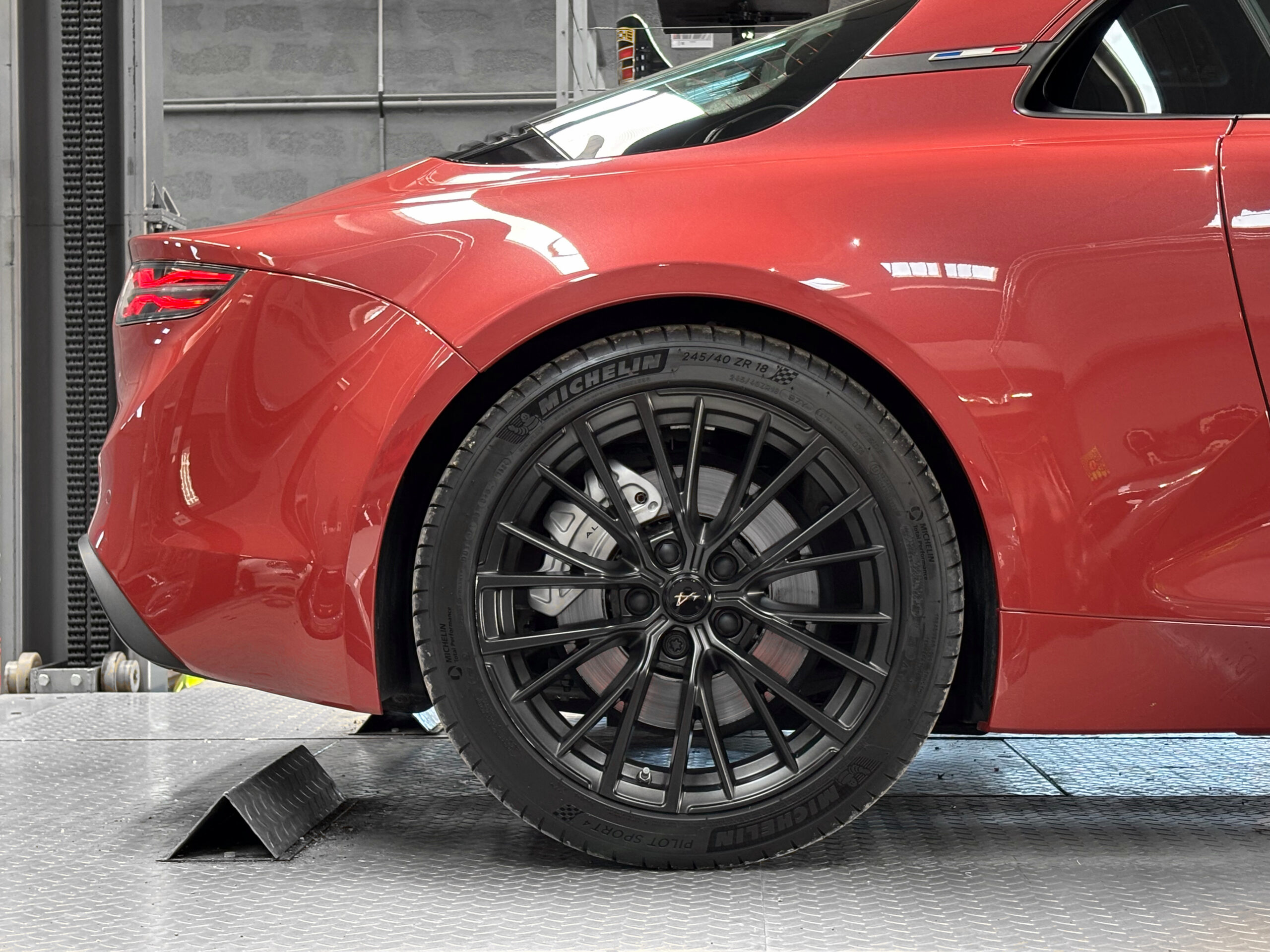 Alpine A110 S 300 CH – ROUGE RUBIS – 110 exemplaires – Image 13