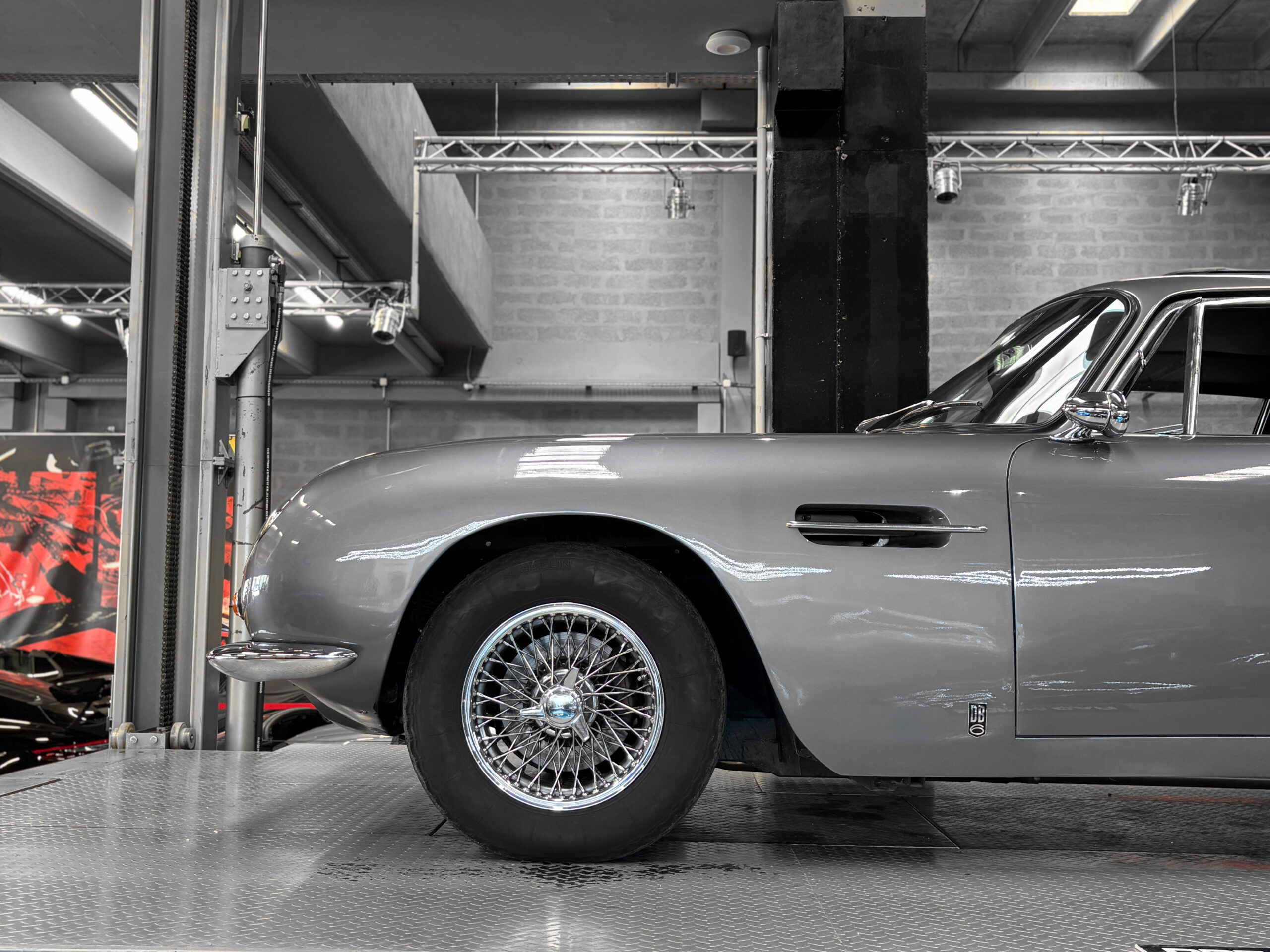 ASTON MARTIN DB6 Mk1 – 4.0L – ZF 5 – Restaurée – Image 8