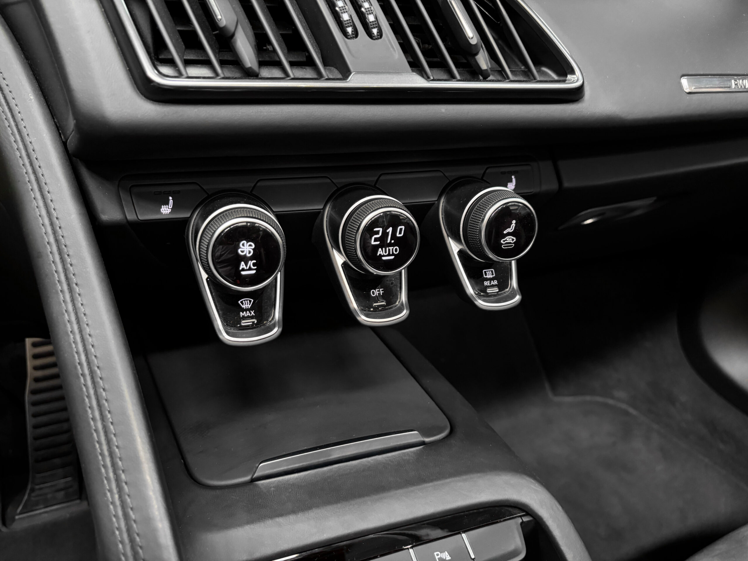 AUDI R8 V10 SPYDER RWD 540 – bang & olufsen – virtual cockpit – Image 21
