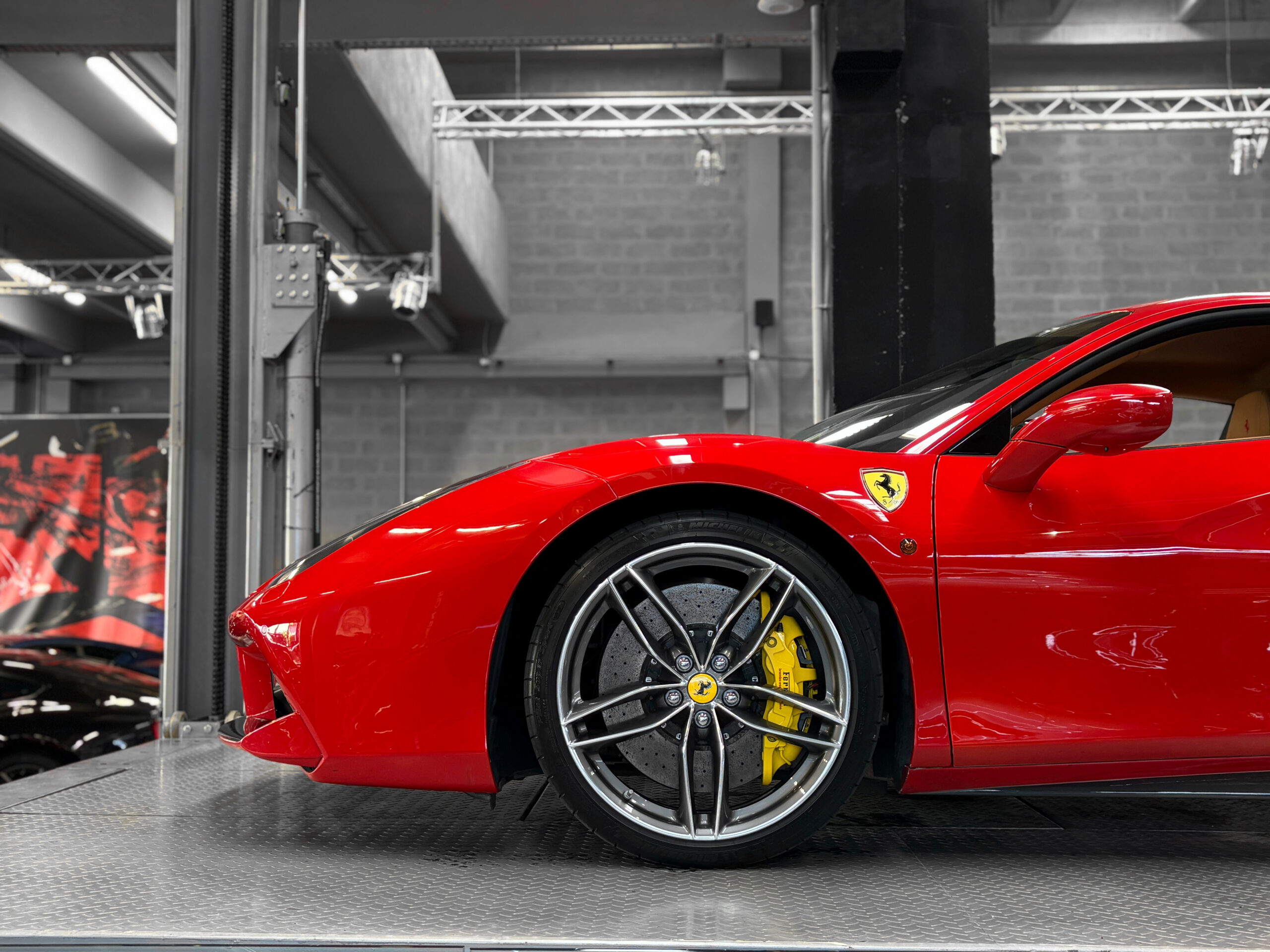Ferrari 488 GTB V8 670 – LIFT – CARBONE – JBL – Image 4