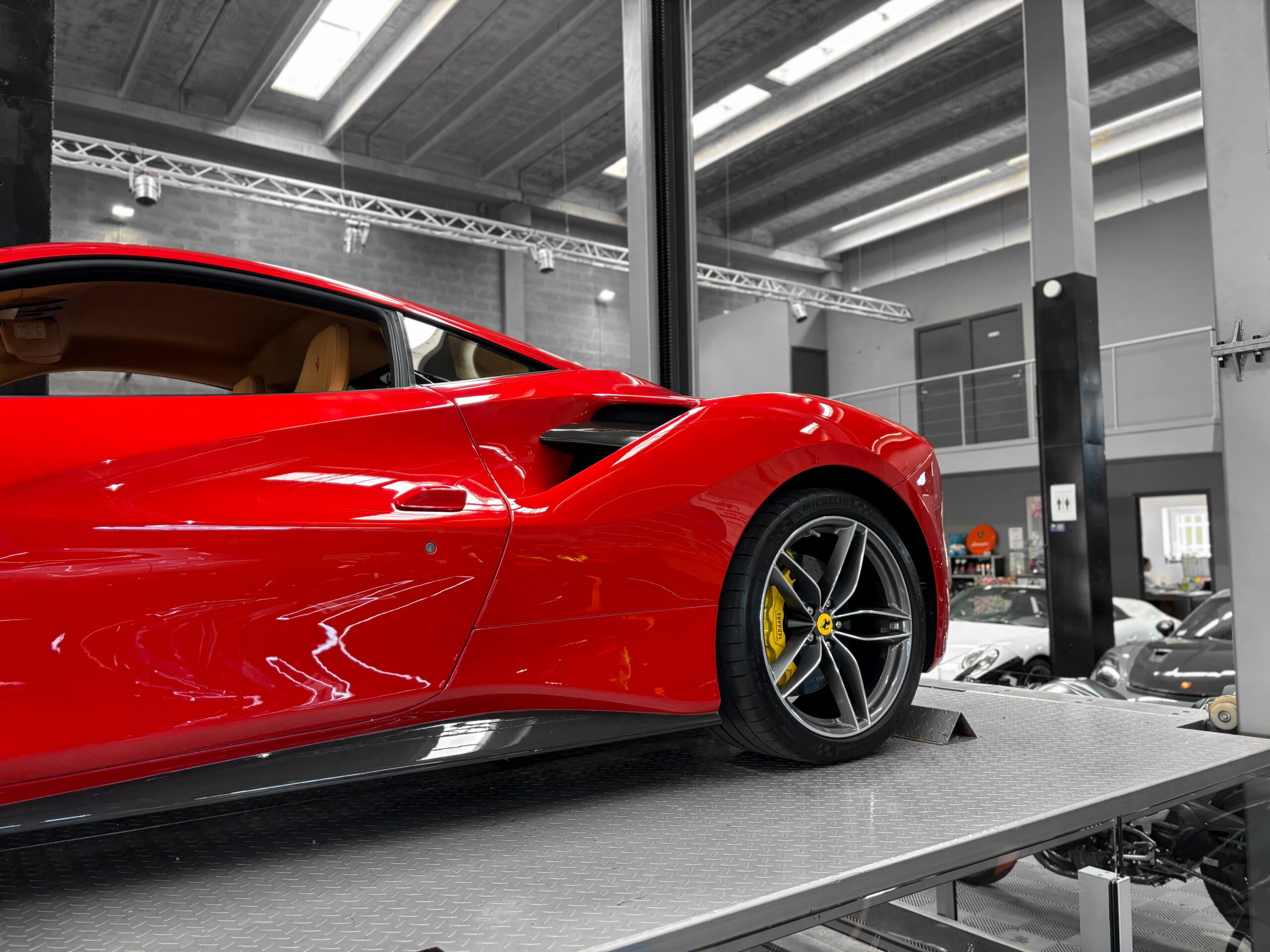 Ferrari 488 GTB V8 670 – LIFT – CARBONE – JBL – Image 10