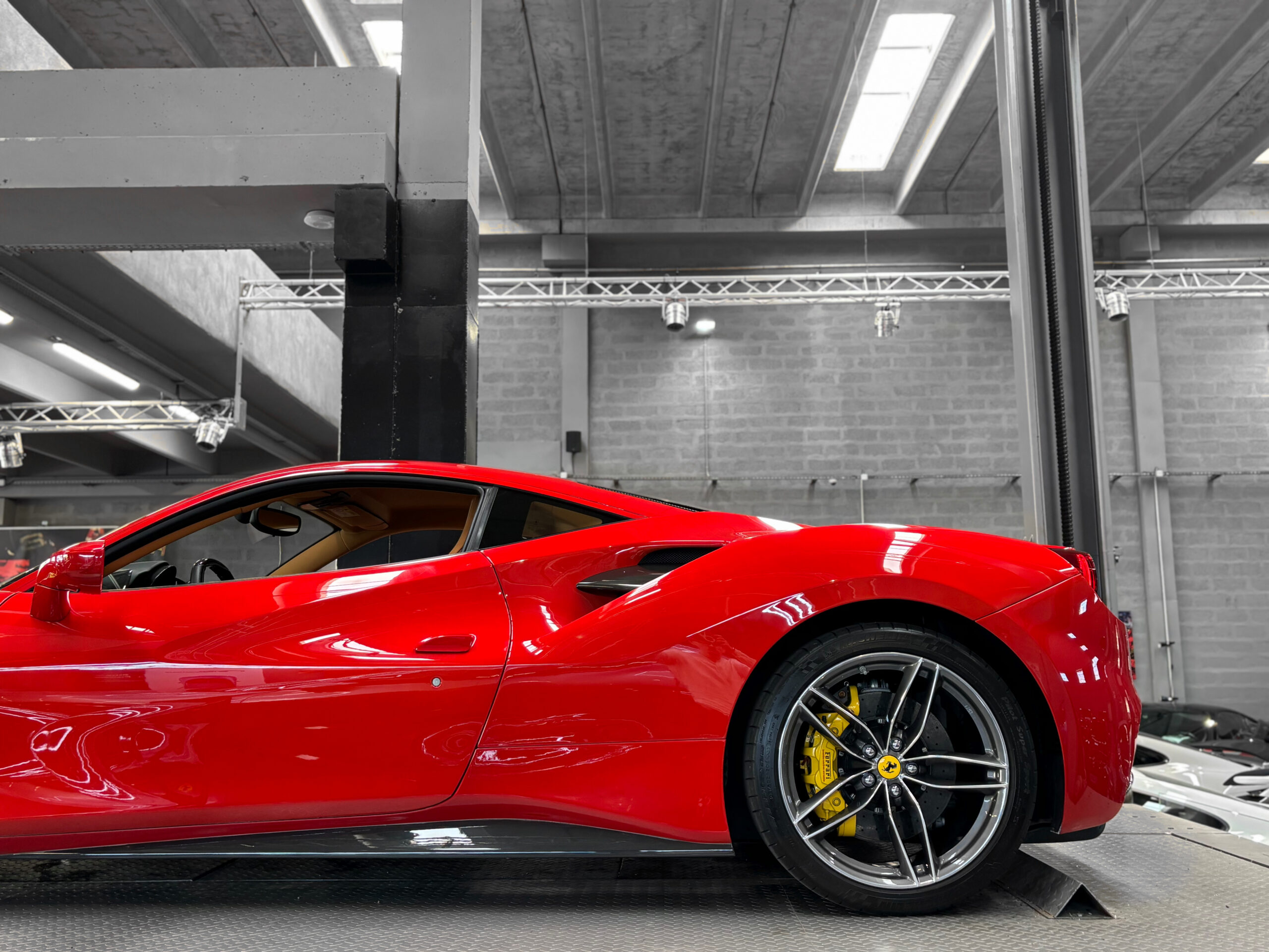 Ferrari 488 GTB V8 670 – LIFT – CARBONE – JBL – Image 11