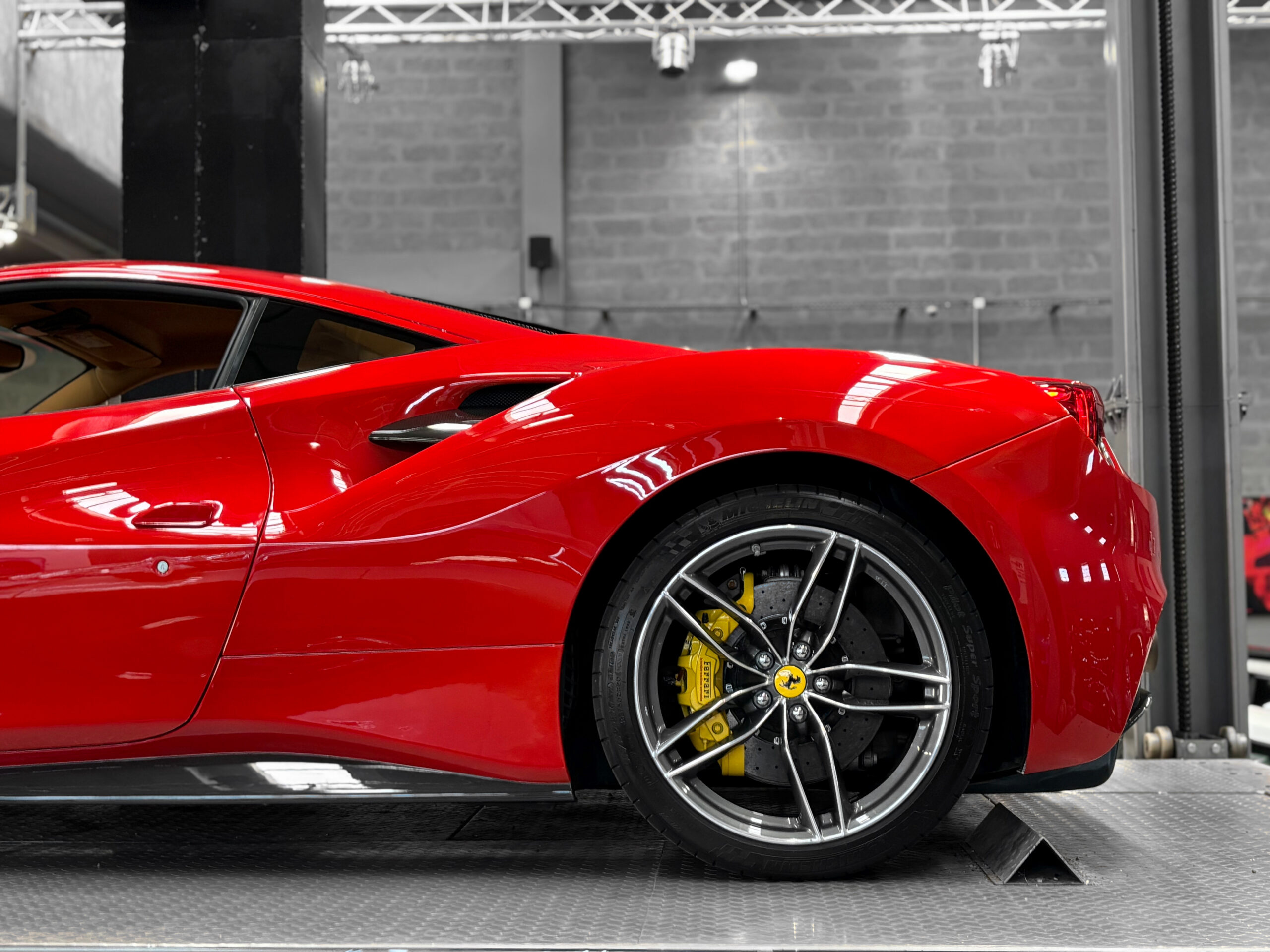Ferrari 488 GTB V8 670 – LIFT – CARBONE – JBL – Image 8