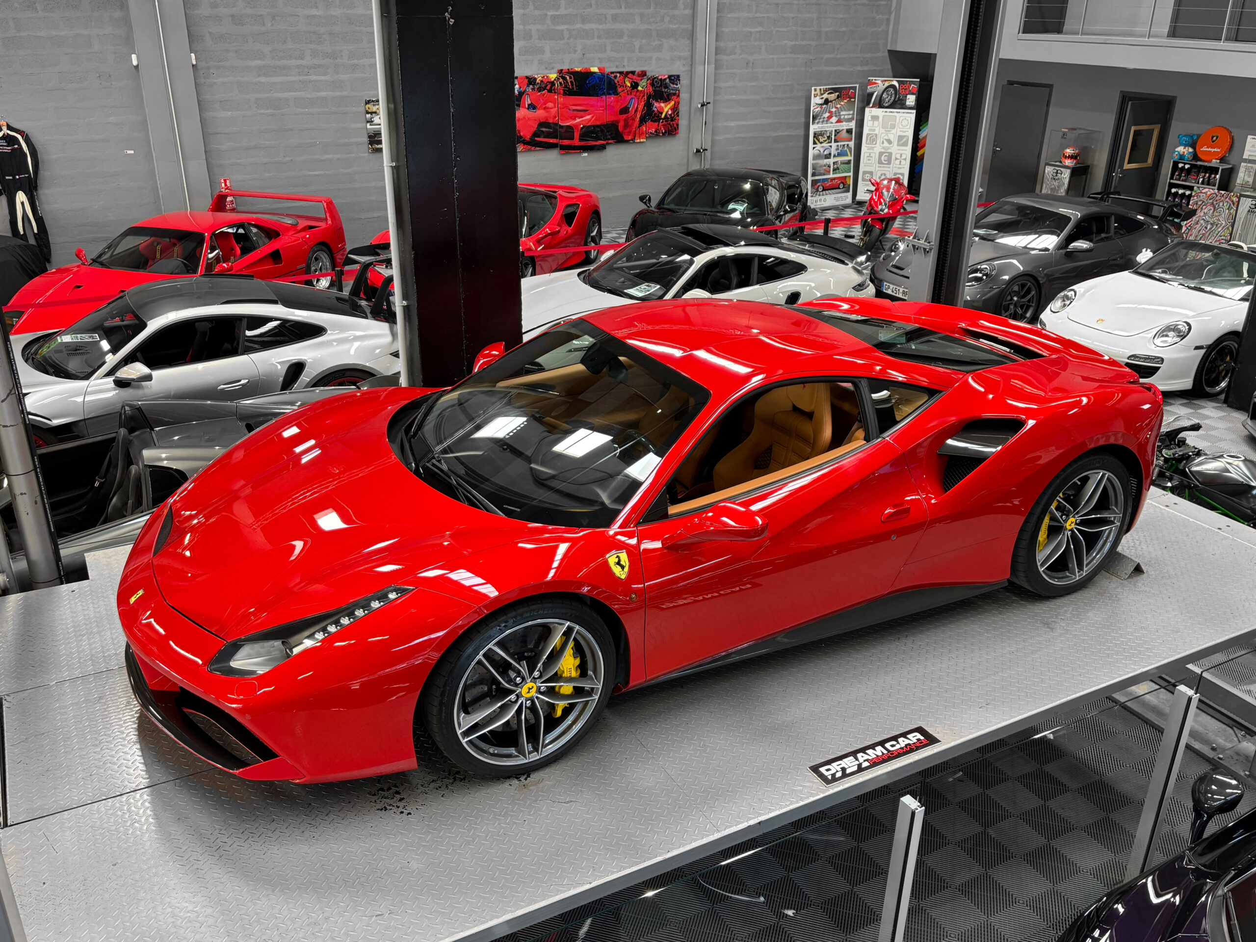 Ferrari 488 GTB V8 670 – LIFT – CARBONE – JBL